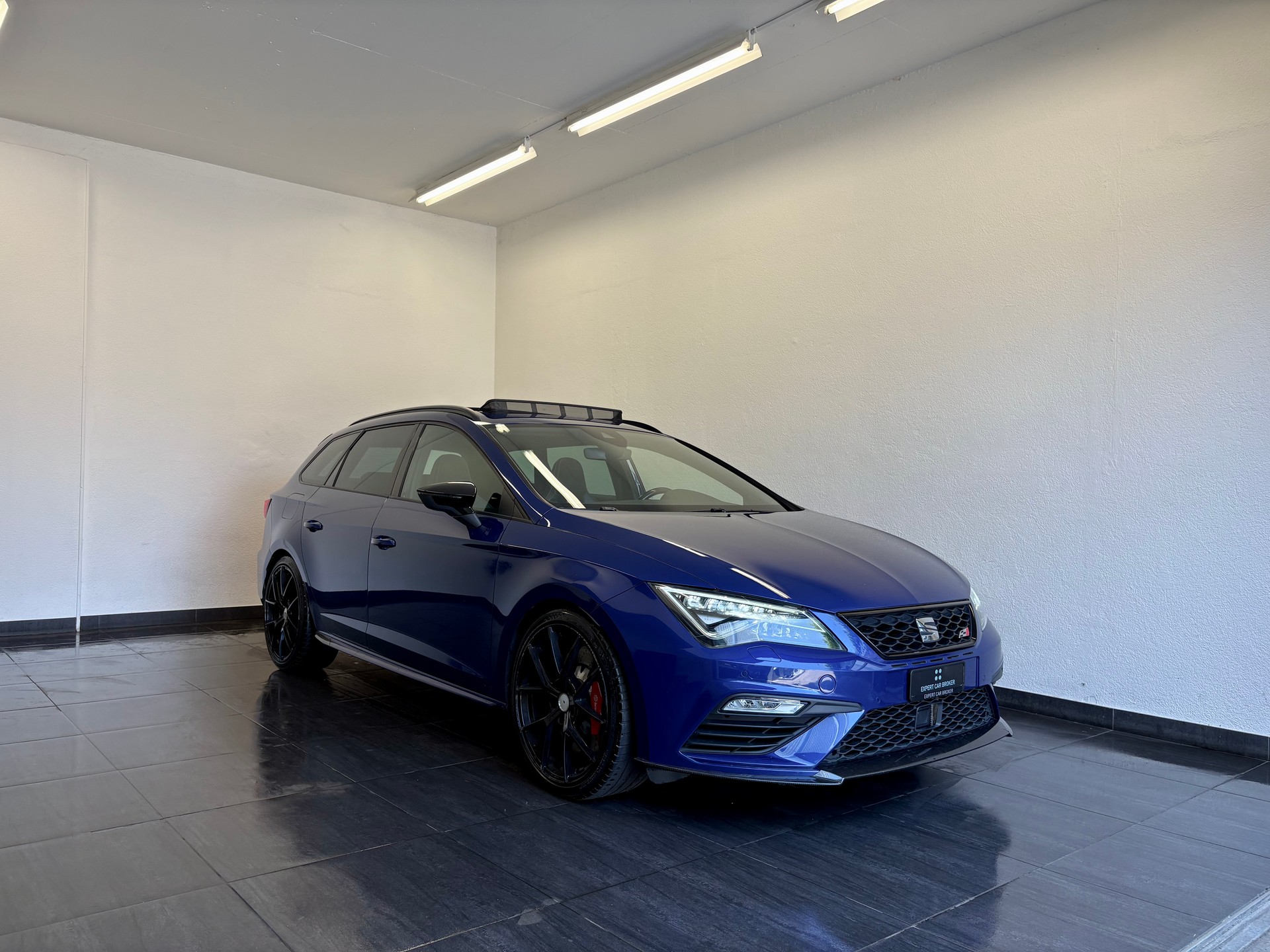 SEAT Leon ST 2.0 TSI Cupra 370 4 Drive DSG "Sondermodel"-image-2