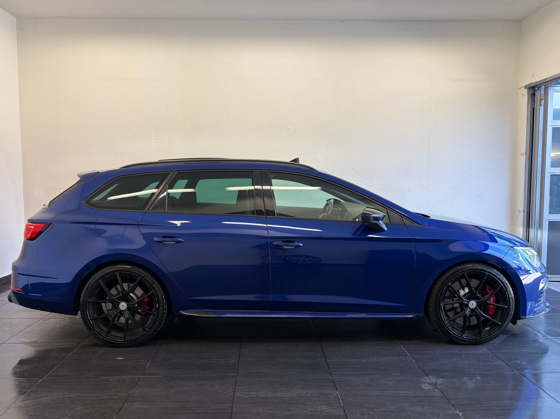 SEAT Leon ST 2.0 TSI Cupra 370 4 Drive DSG "Sondermodel"-image-4