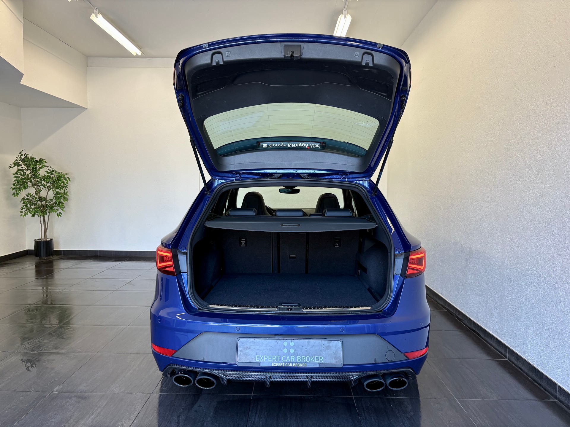 SEAT Leon ST 2.0 TSI Cupra 370 4 Drive DSG "Sondermodel"-image-11