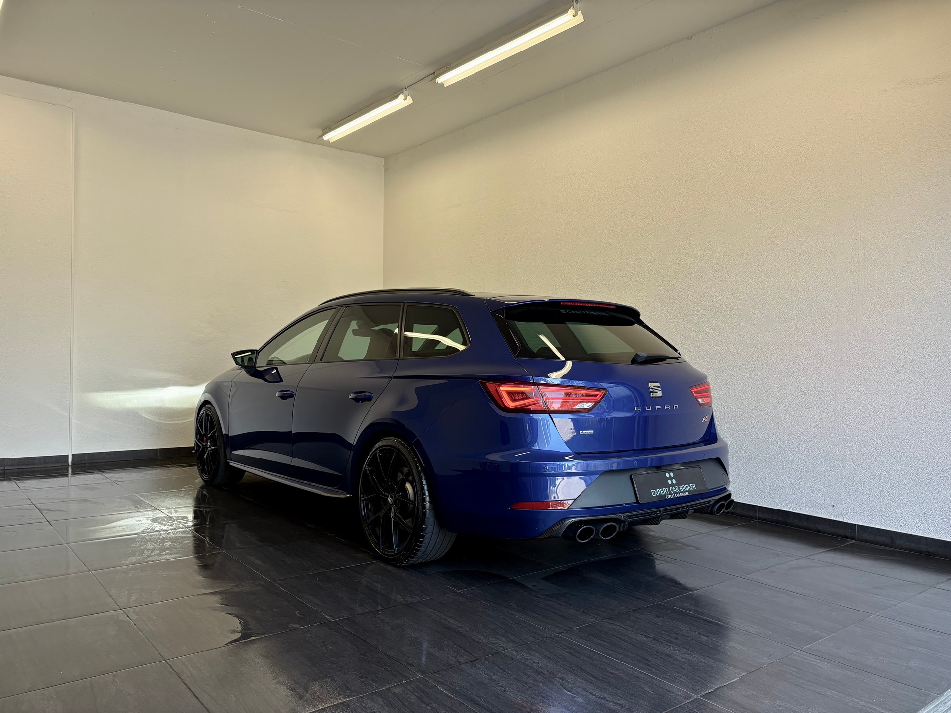 SEAT Leon ST 2.0 TSI Cupra 370 4 Drive DSG "Sondermodel"-image-9
