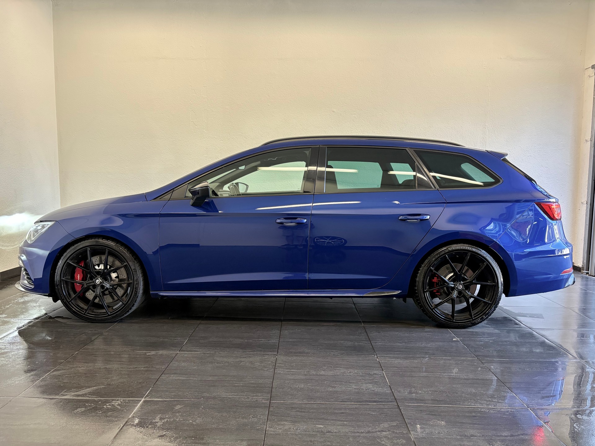 SEAT Leon ST 2.0 TSI Cupra 370 4 Drive DSG "Sondermodel"-image-6