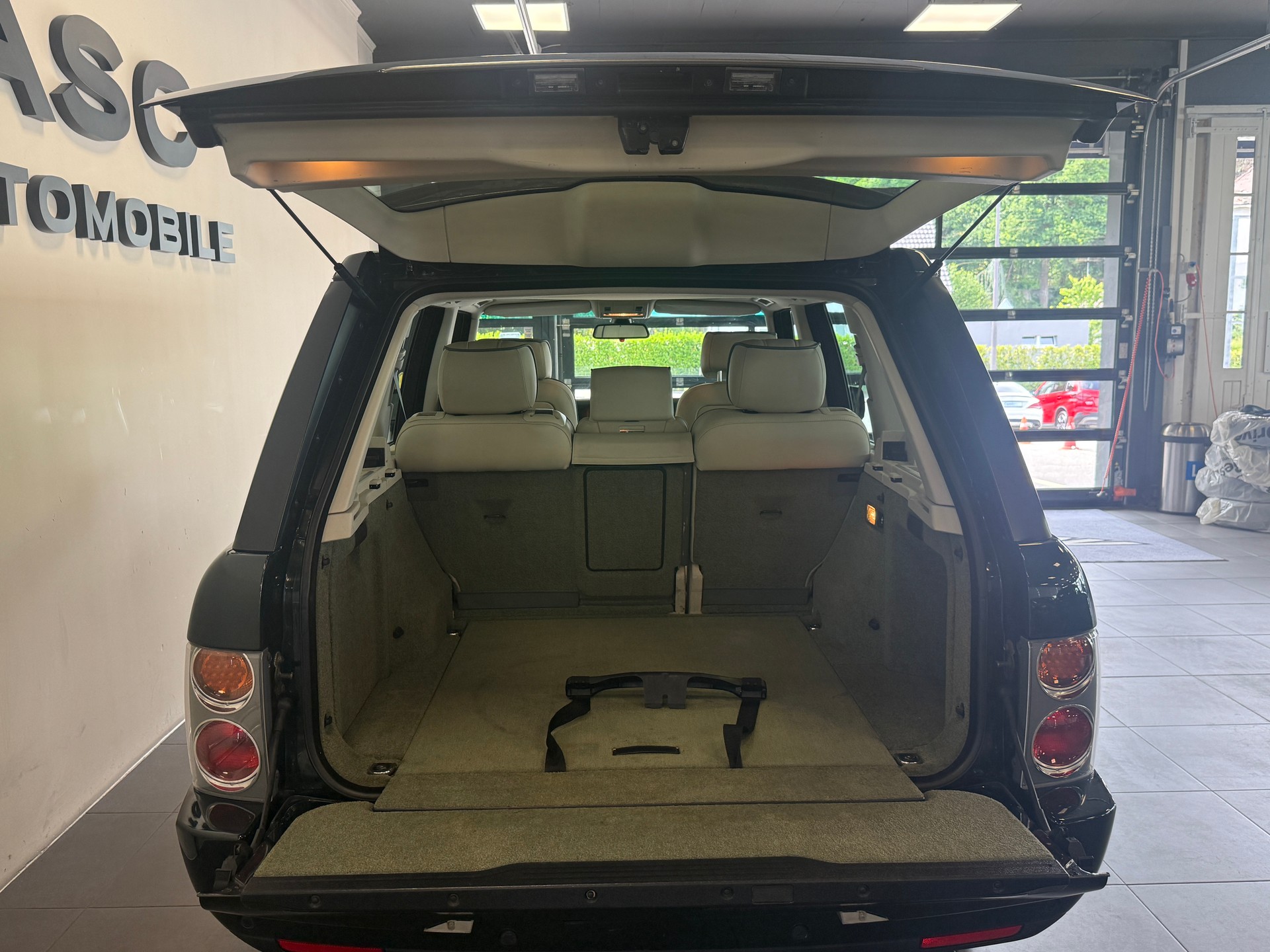 LAND ROVER Range Rover 4.4 V8 Vogue Automatic-image-7