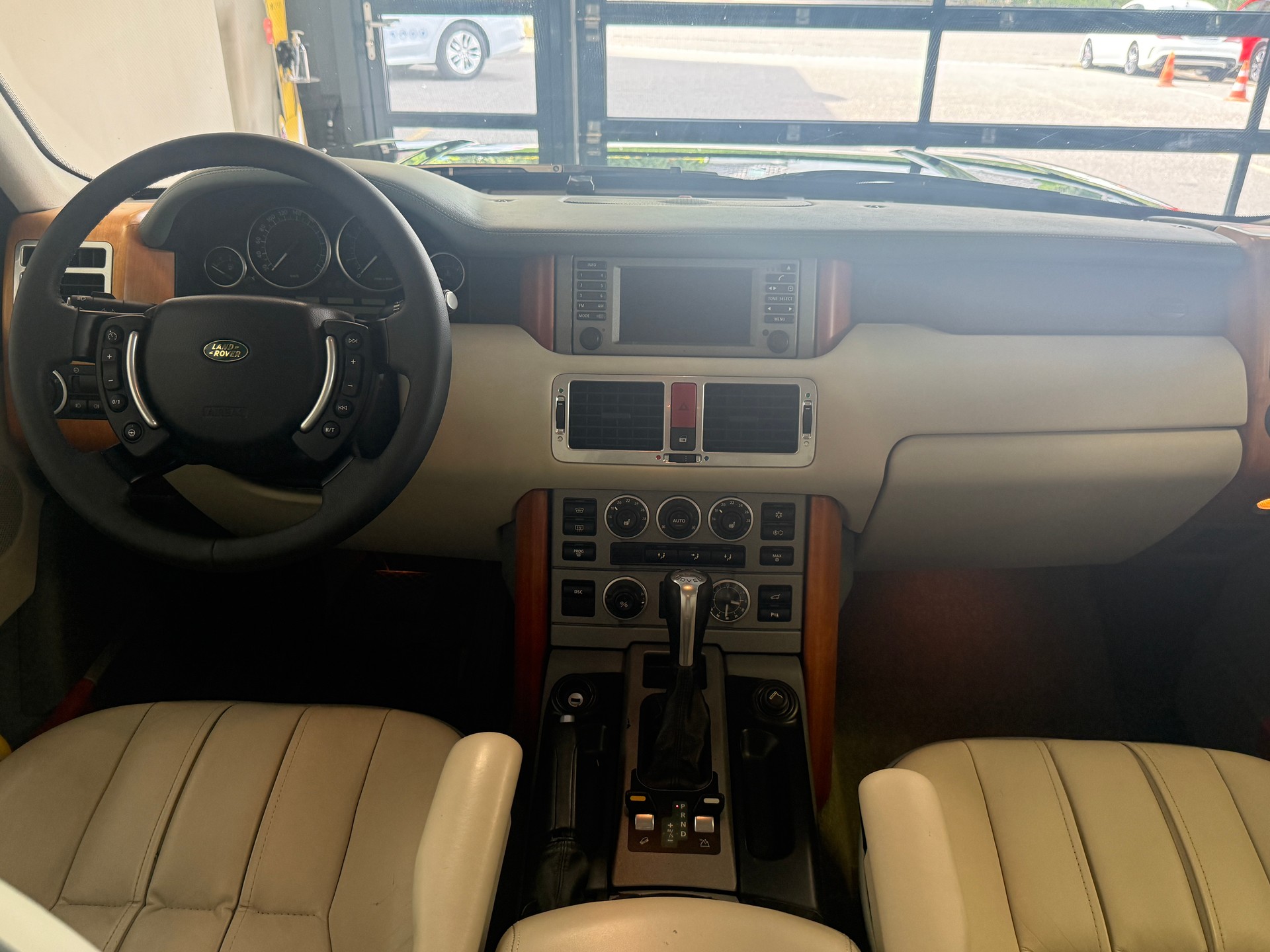 LAND ROVER Range Rover 4.4 V8 Vogue Automatic-image-14