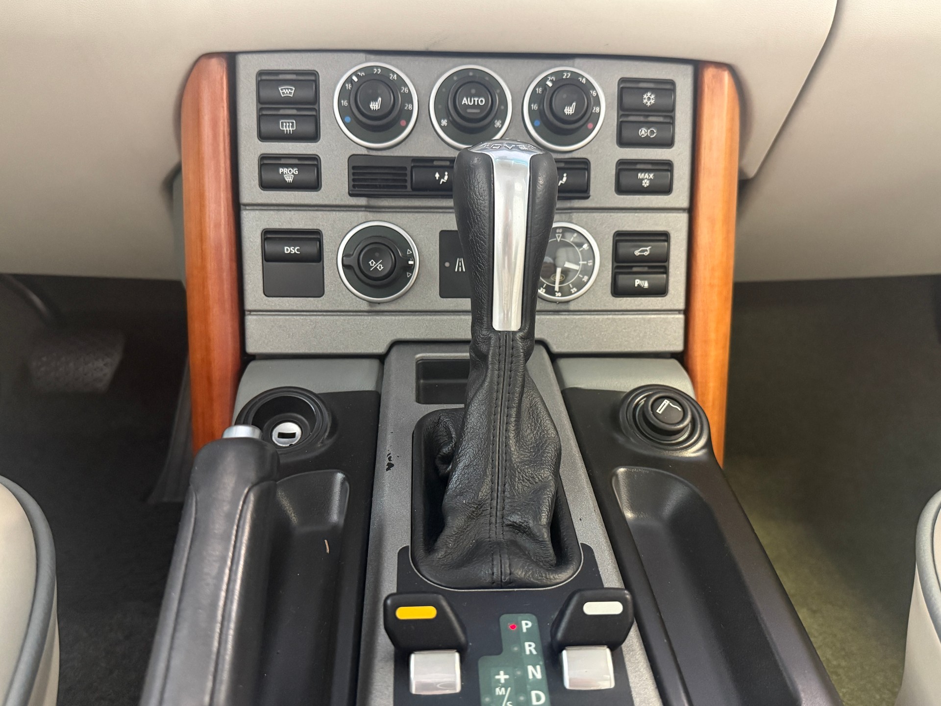 LAND ROVER Range Rover 4.4 V8 Vogue Automatic-image-15
