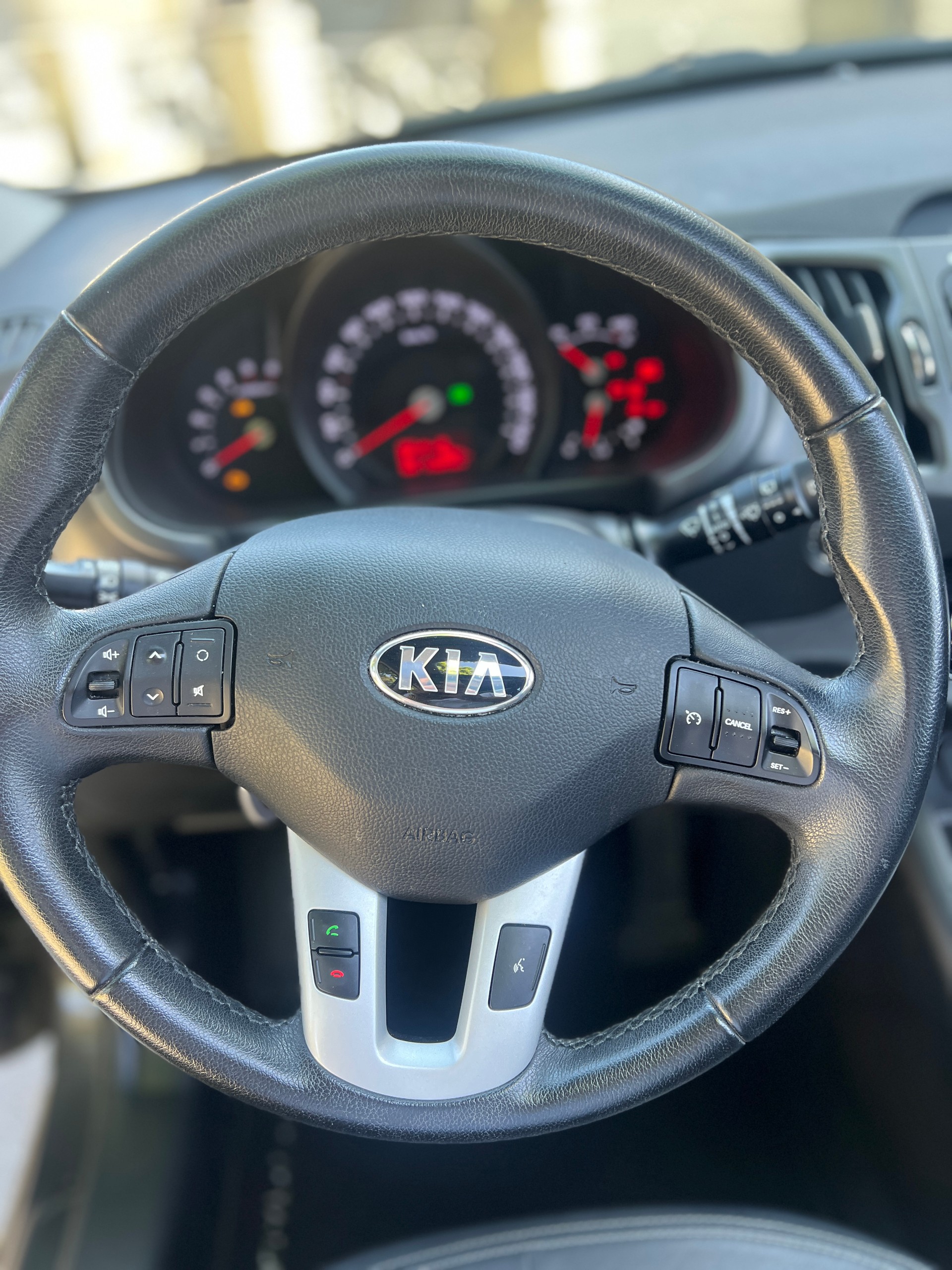 KIA Sportage 2.0 CRDi Style 4WD Automatic-image-9
