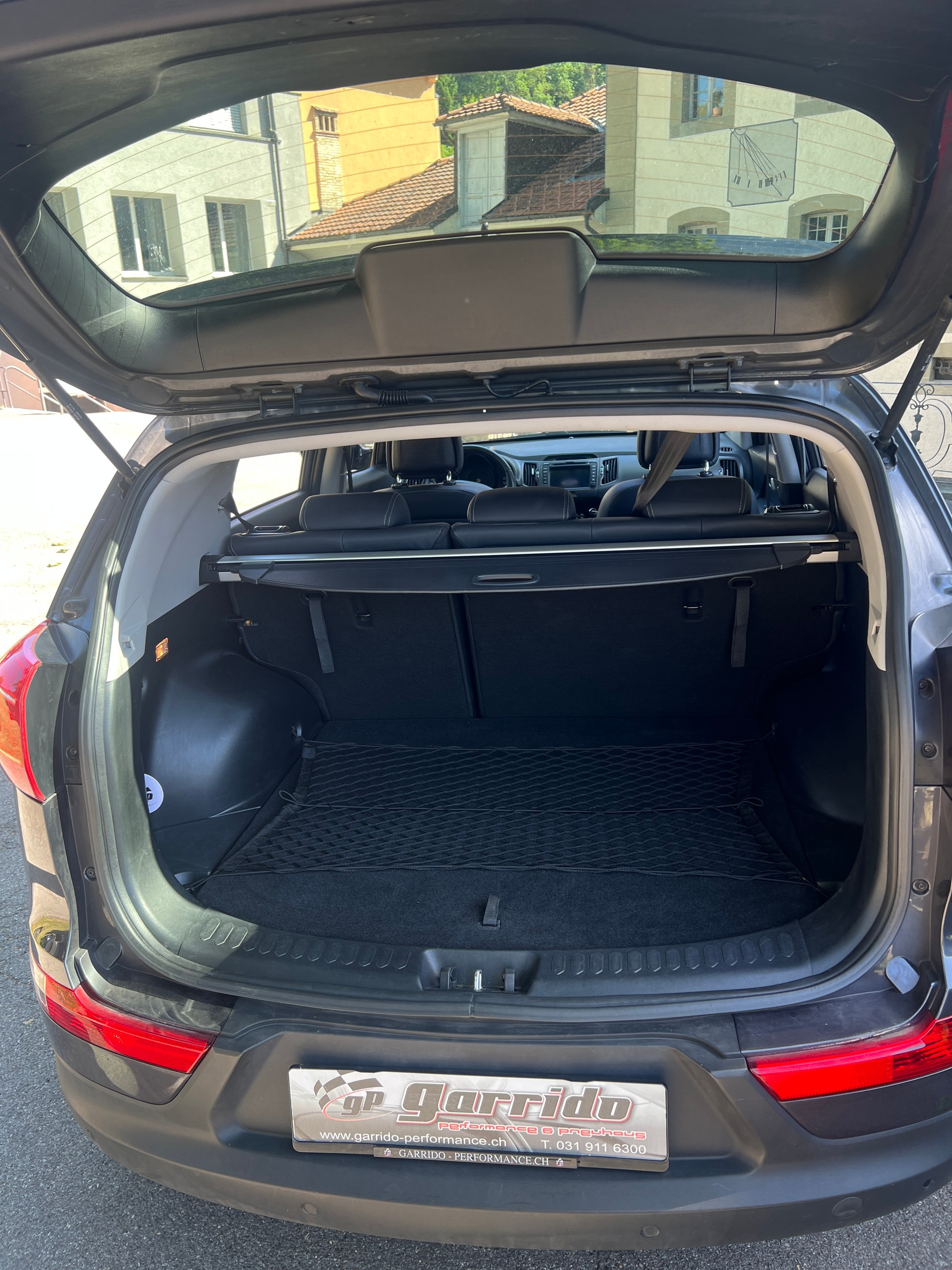 KIA Sportage 2.0 CRDi Style 4WD Automatic-image-7