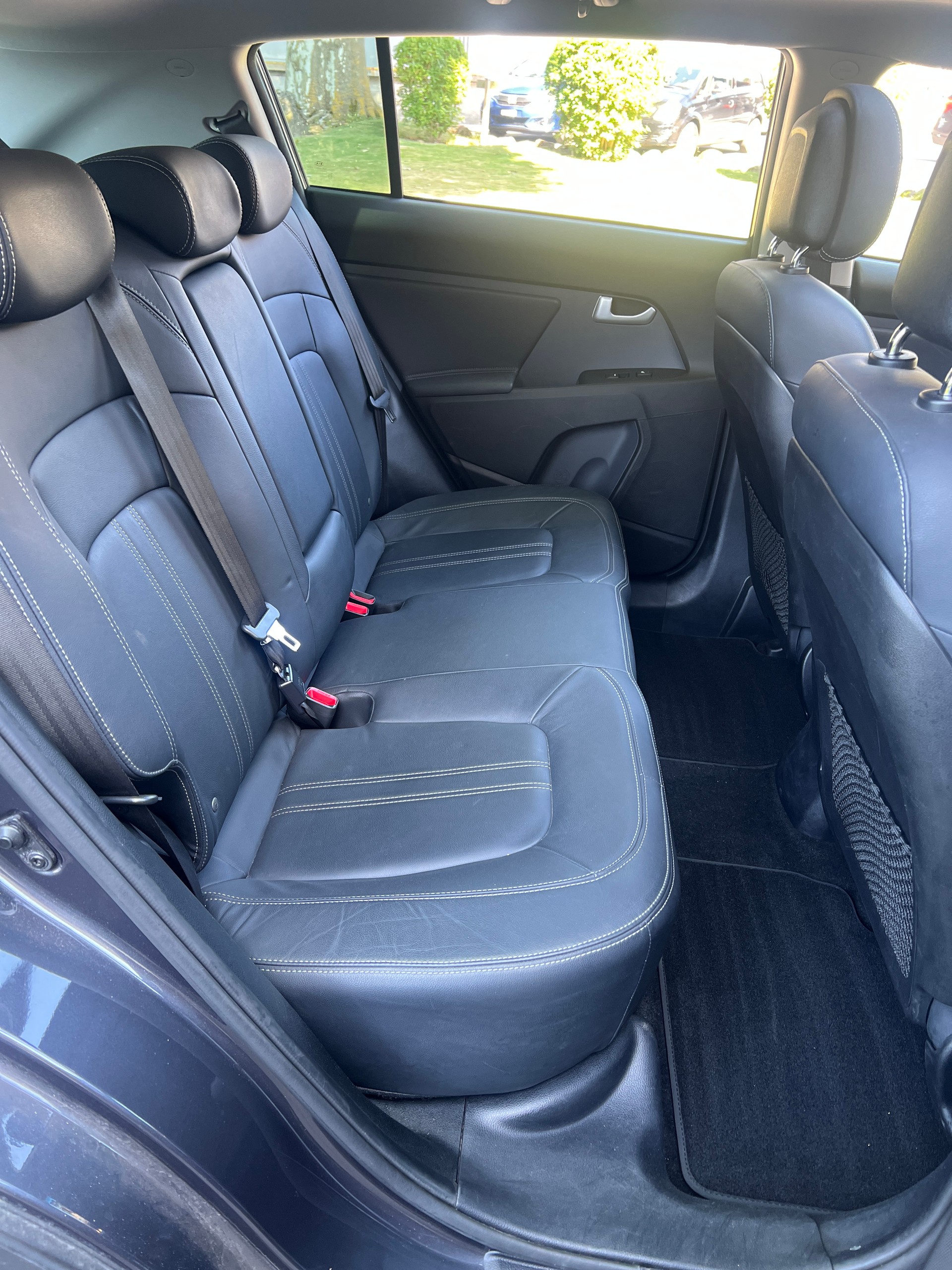 KIA Sportage 2.0 CRDi Style 4WD Automatic-image-6