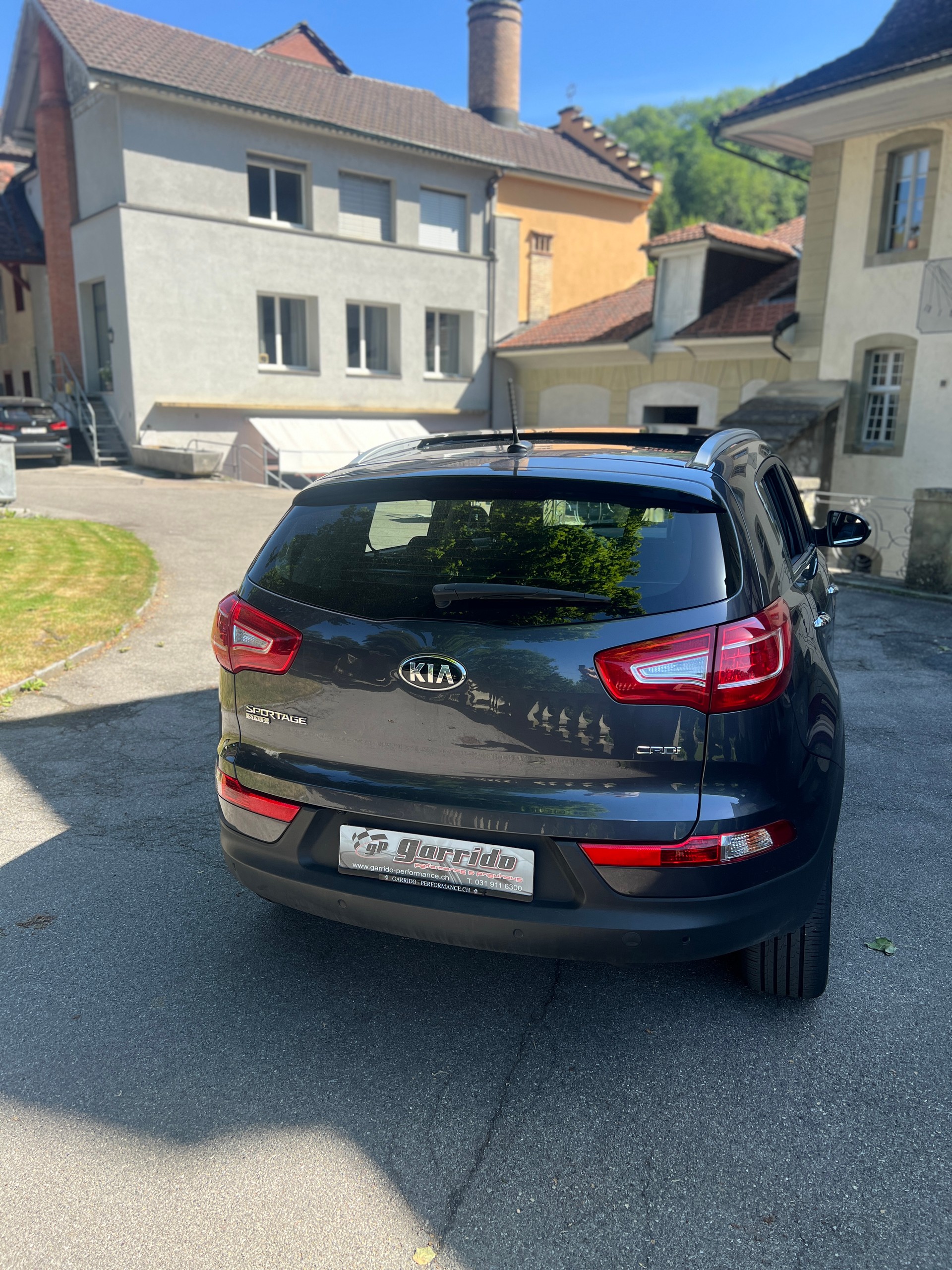 KIA Sportage 2.0 CRDi Style 4WD Automatic-image-4