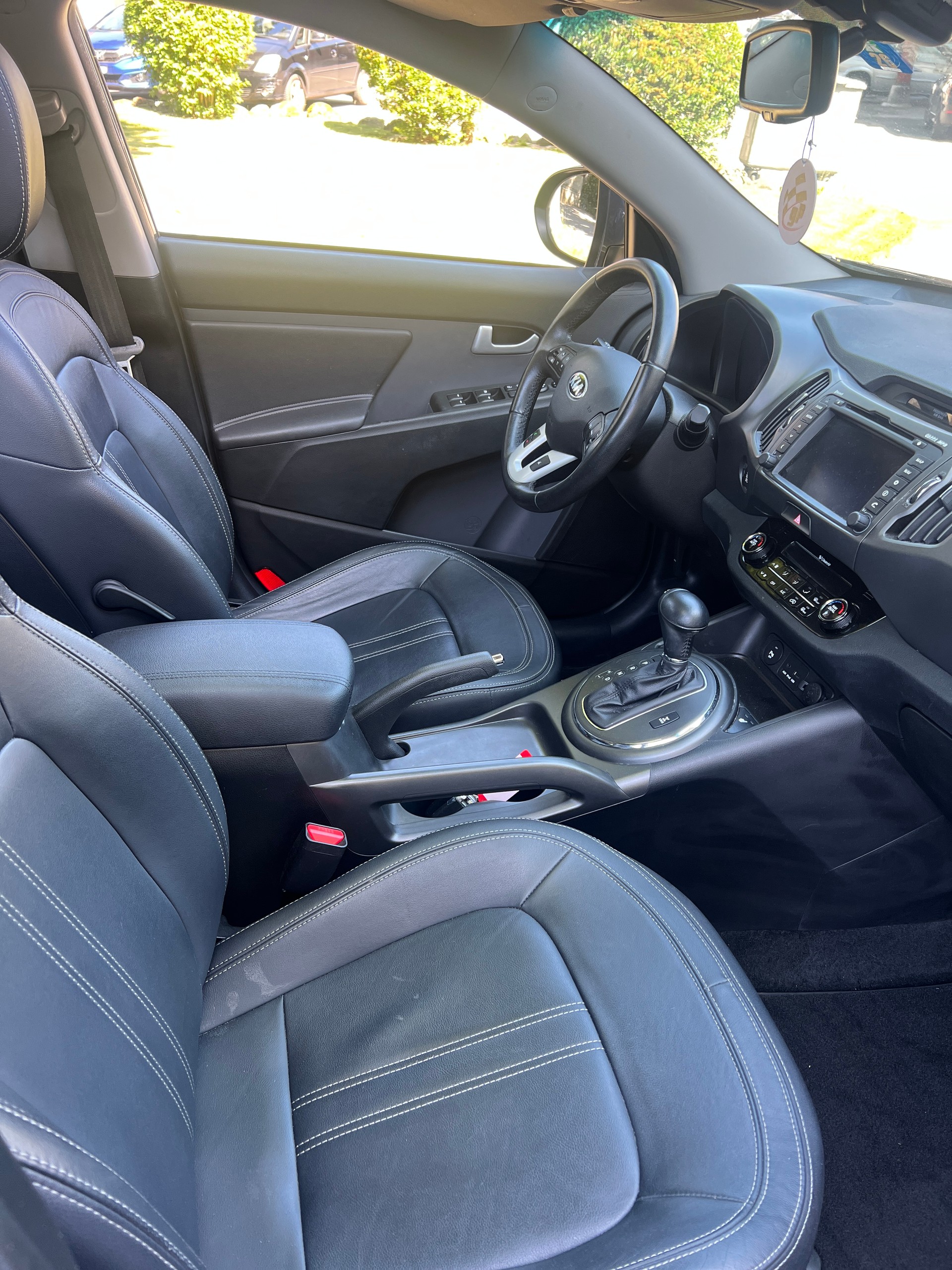 KIA Sportage 2.0 CRDi Style 4WD Automatic-image-5