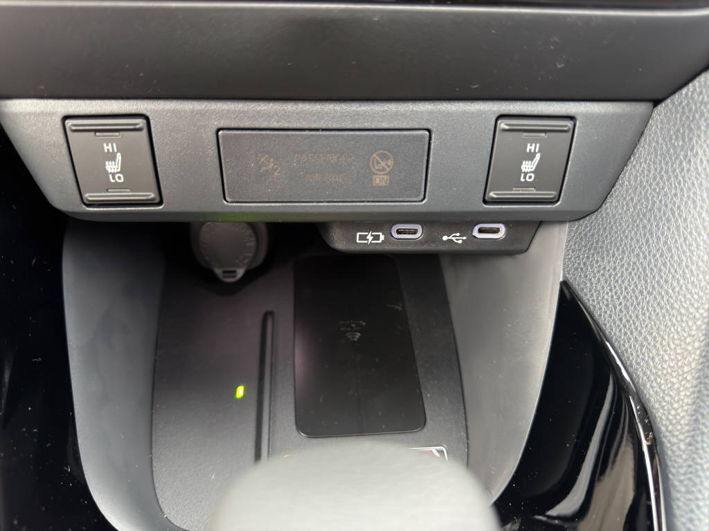 TOYOTA Yaris 1.5 VVT-i HSD Comfort Sport-image-22