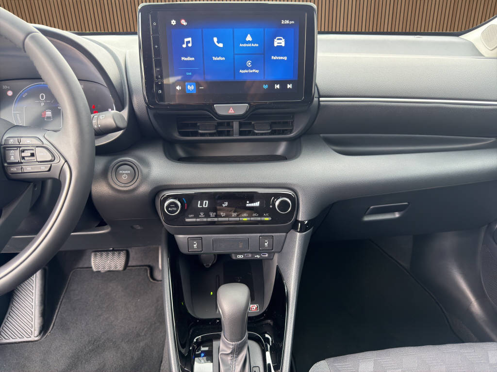 TOYOTA Yaris 1.5 VVT-i HSD Comfort Sport-image-18