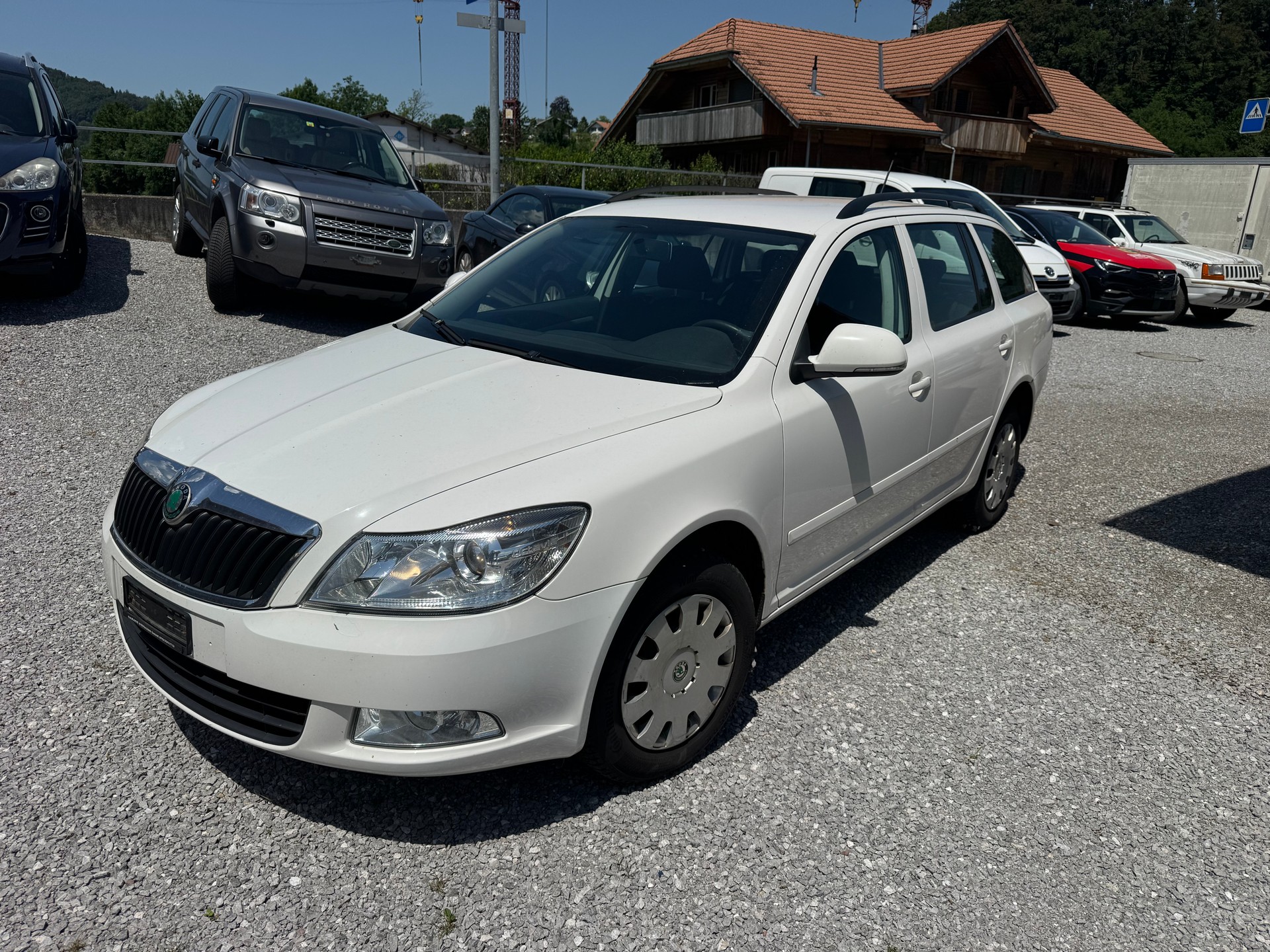 SKODA Octavia Combi 2.0 TDI Adventure 4x4-image-0
