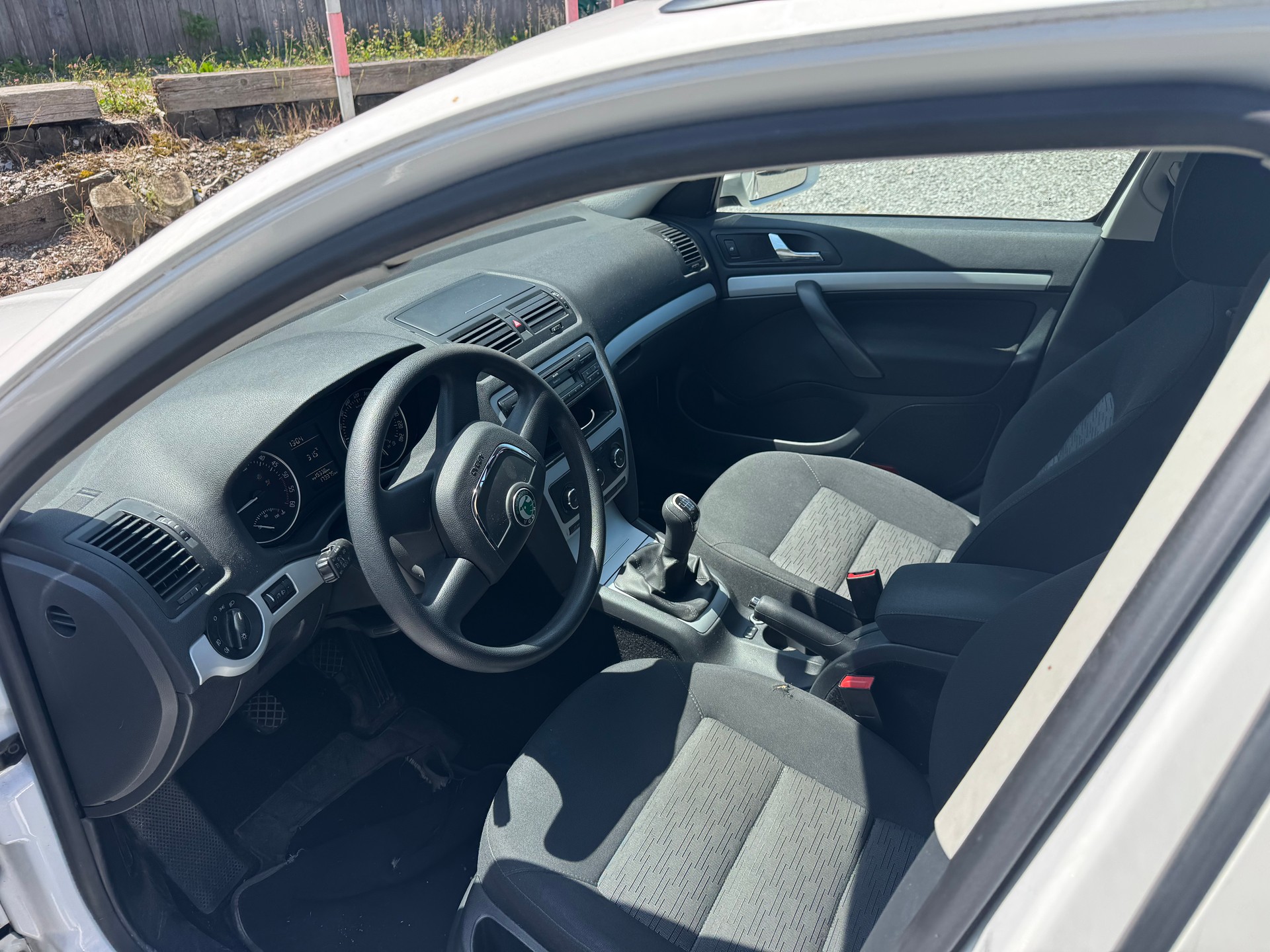 SKODA Octavia Combi 2.0 TDI Adventure 4x4-image-6