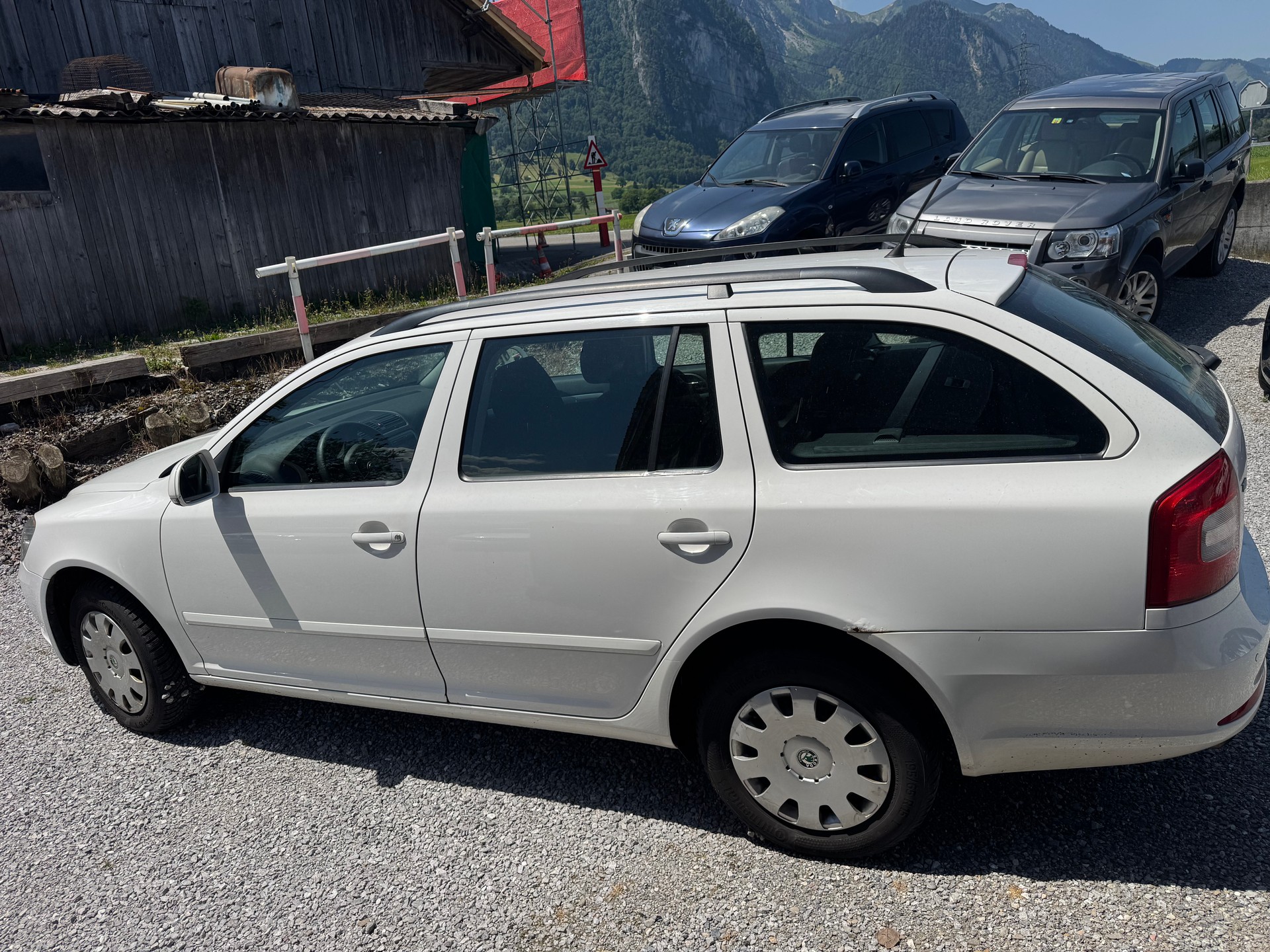 SKODA Octavia Combi 2.0 TDI Adventure 4x4-image-4