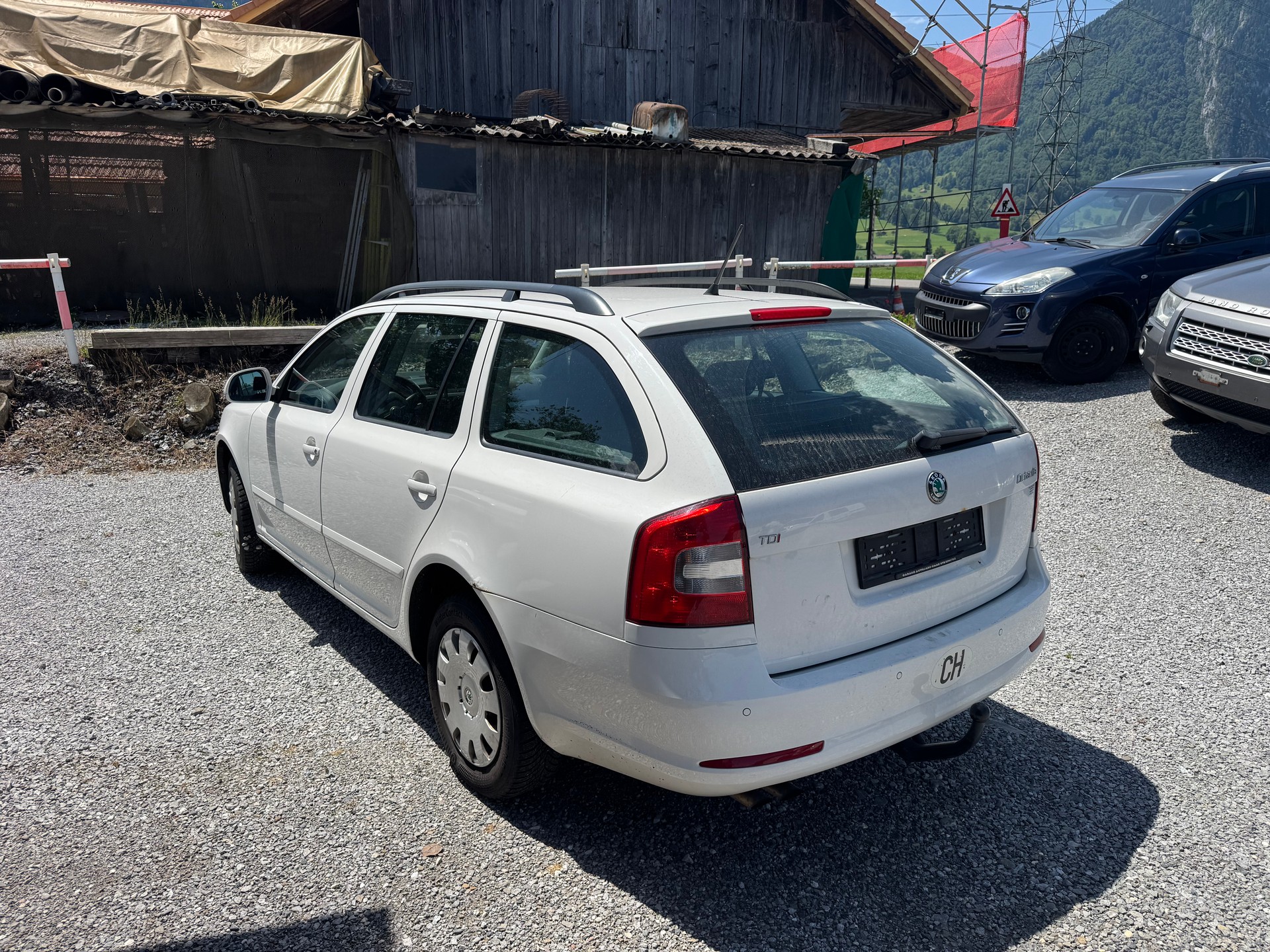 SKODA Octavia Combi 2.0 TDI Adventure 4x4-image-3