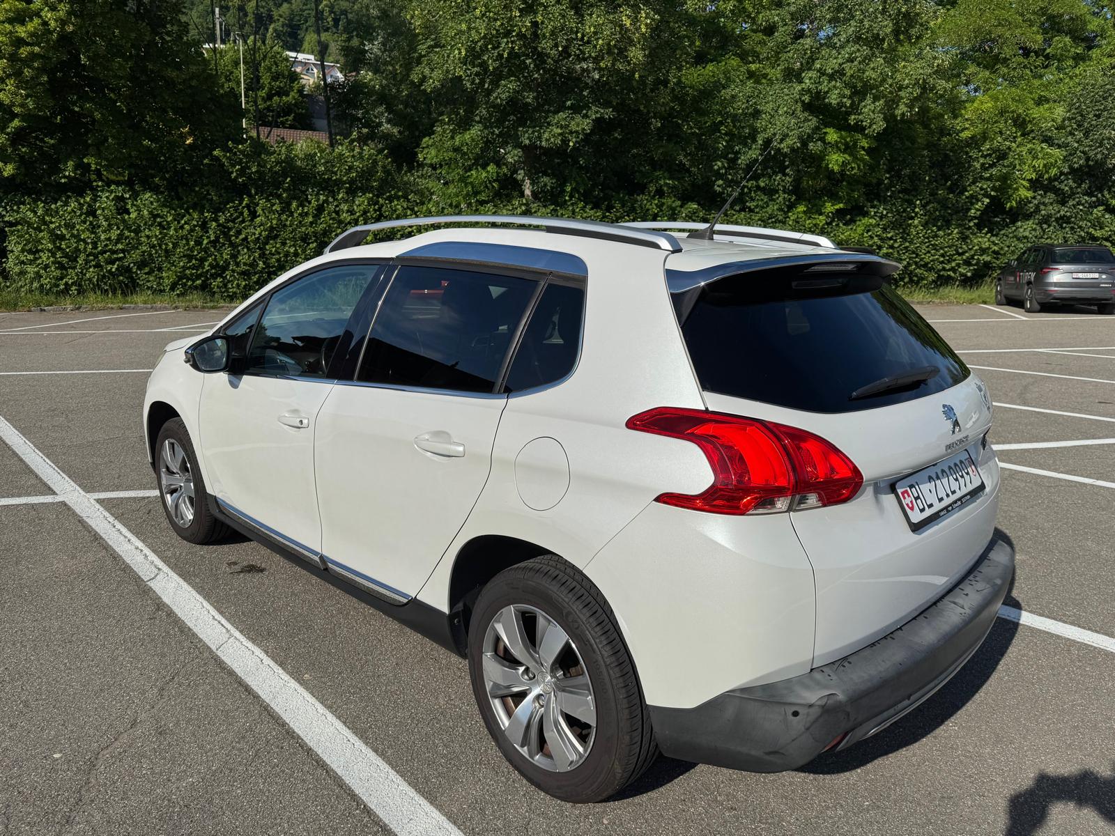 PEUGEOT 1.6 VTi Allure-image-4