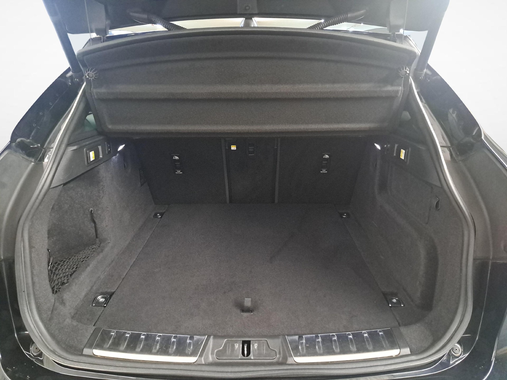 JAGUAR F-Pace 3.0 I6 R-Dynamic HSE AWD-image-11