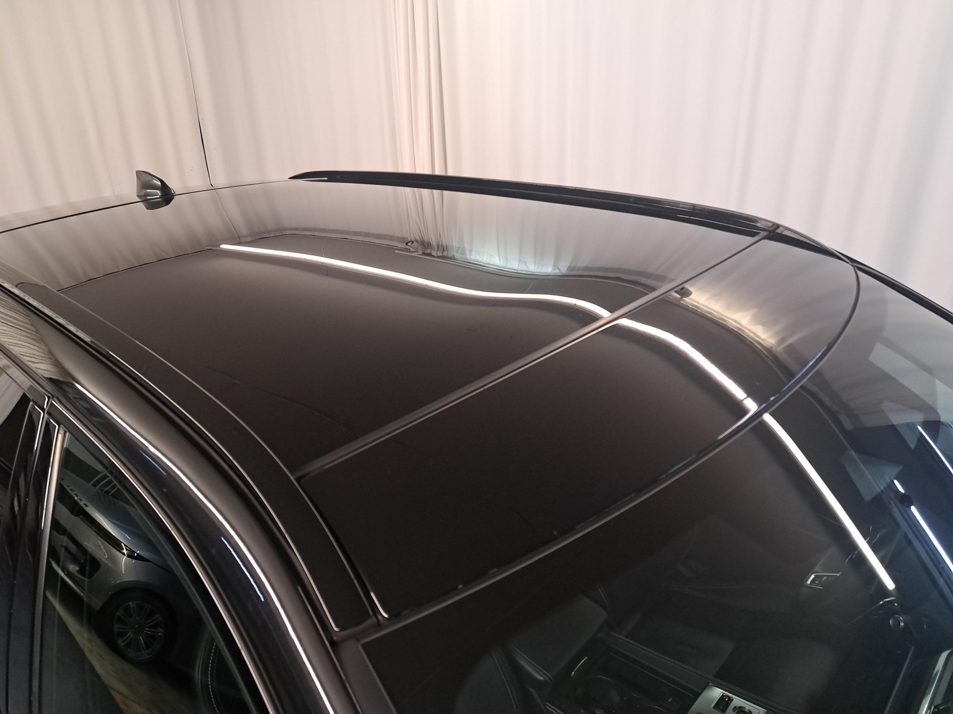 JAGUAR F-Pace 3.0 I6 R-Dynamic HSE AWD-image-12