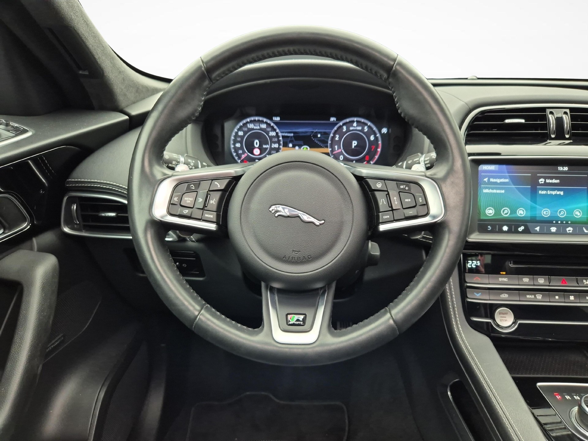JAGUAR F-Pace 2.0 T 300 R-Sport AWD-image-9