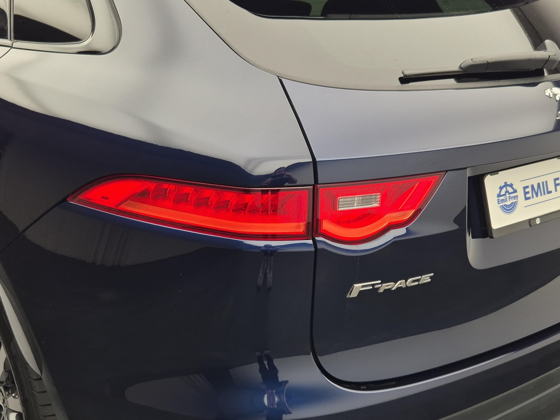 JAGUAR F-Pace 2.0 T 300 R-Sport AWD-image-19