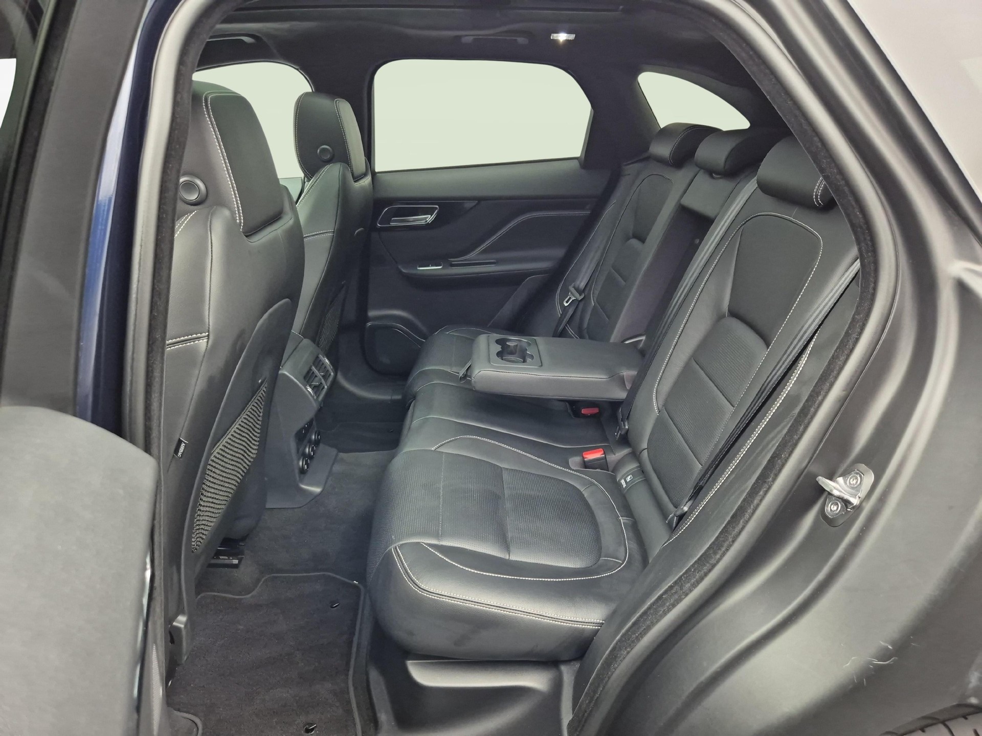 JAGUAR F-Pace 2.0 T 300 R-Sport AWD-image-3