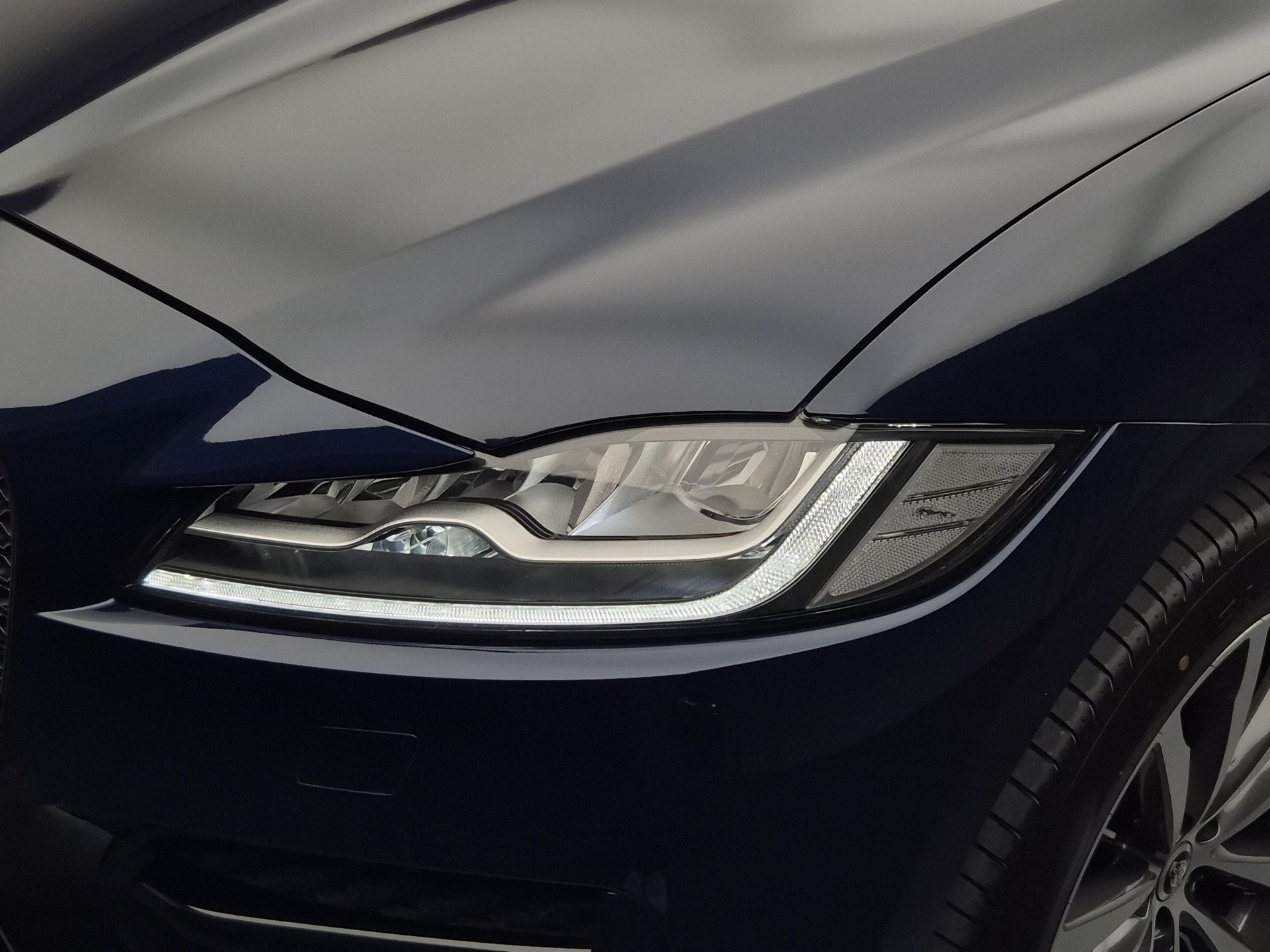 JAGUAR F-Pace 2.0 T 300 R-Sport AWD-image-18
