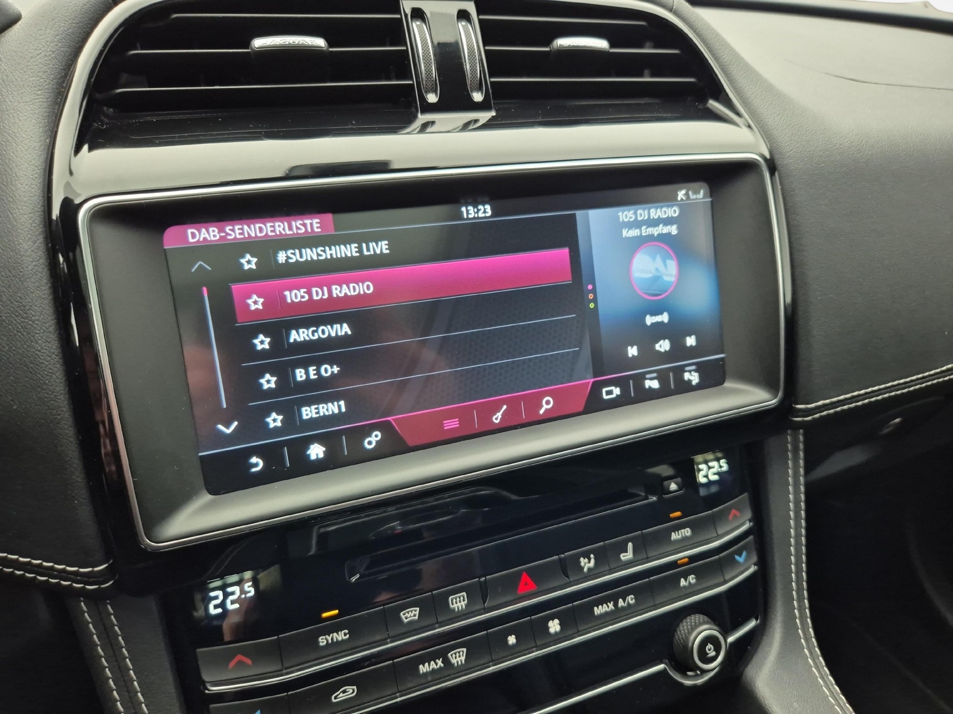 JAGUAR F-Pace 2.0 T 300 R-Sport AWD-image-13
