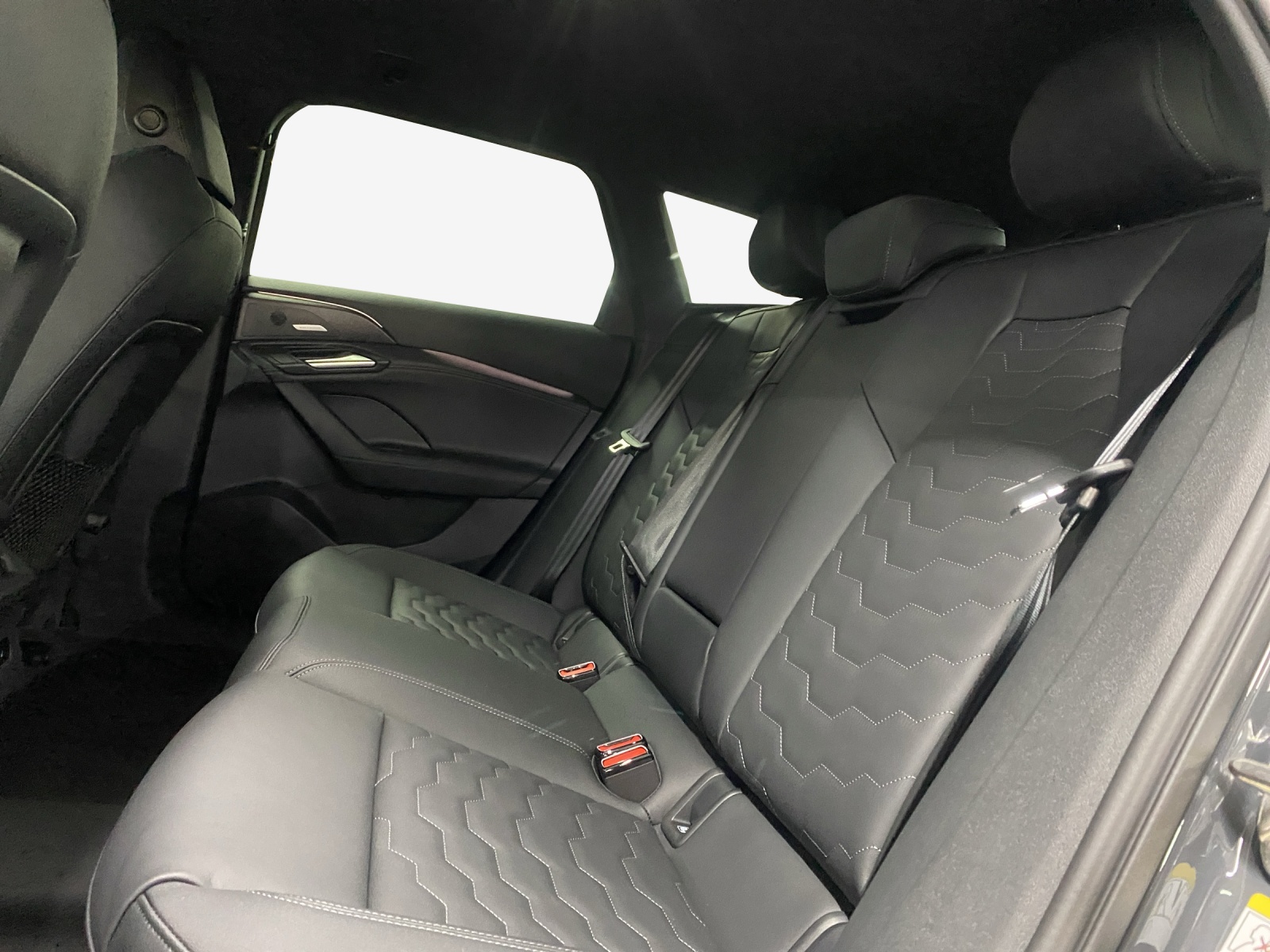 AUDI A6 Avant e-tron quattro-image-10