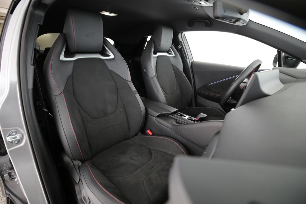 TOYOTA C-HR 2.0 PHEV GR Sport-image-8