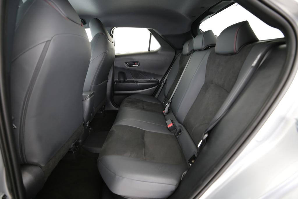 TOYOTA C-HR 2.0 PHEV GR Sport-image-9