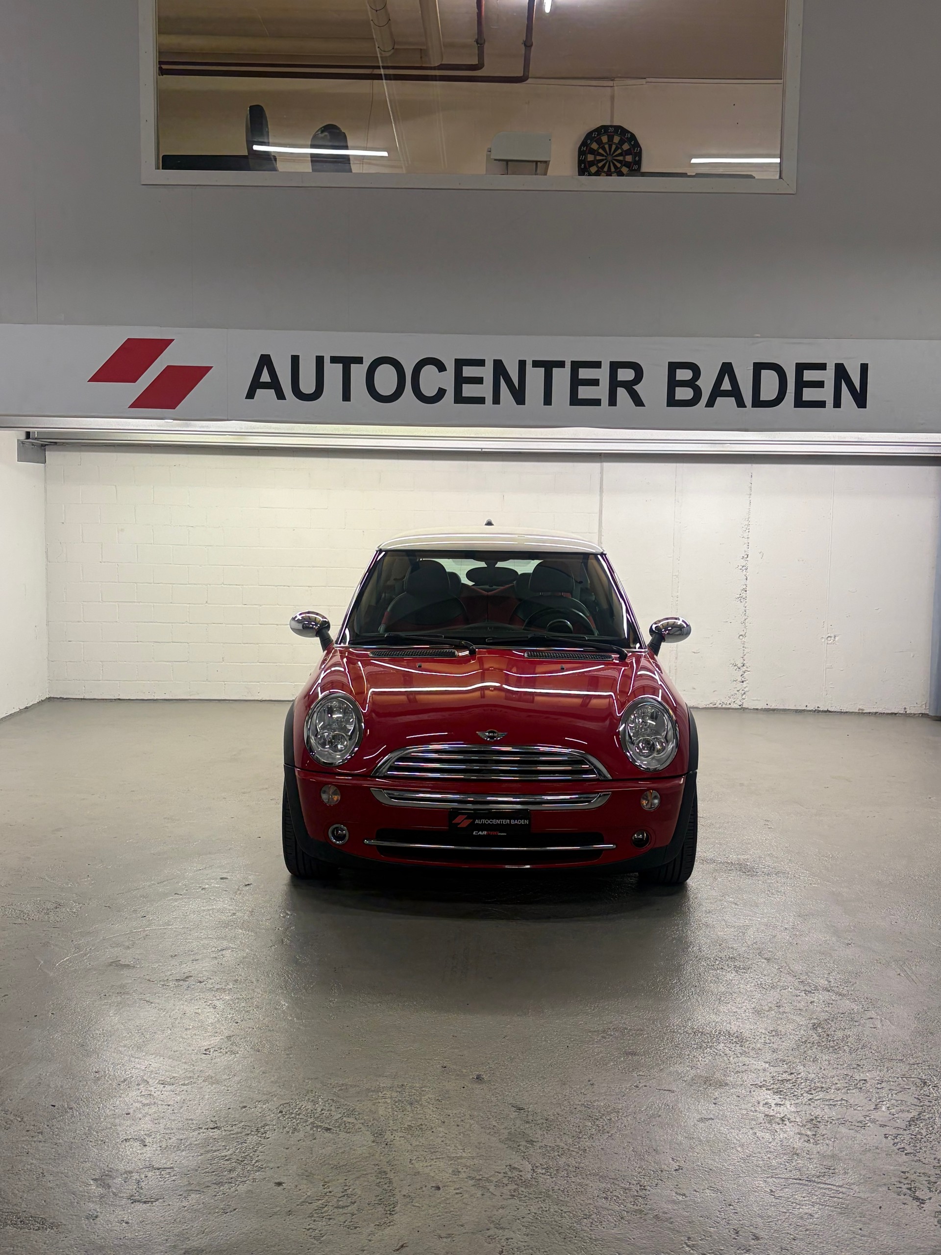 MINI Cooper-showroom-element-1