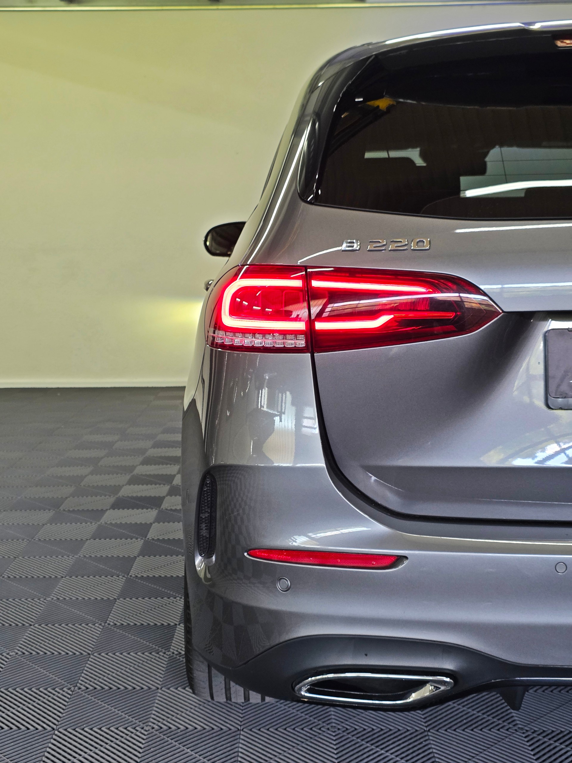 MERCEDES-BENZ B 220 4Matic AMG Line 7G-DCT-image-7