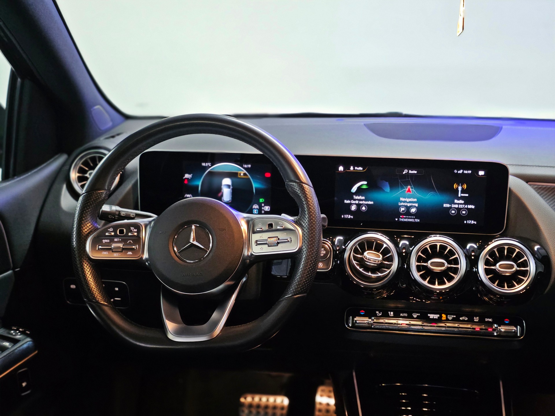MERCEDES-BENZ B 220 4Matic AMG Line 7G-DCT-image-14