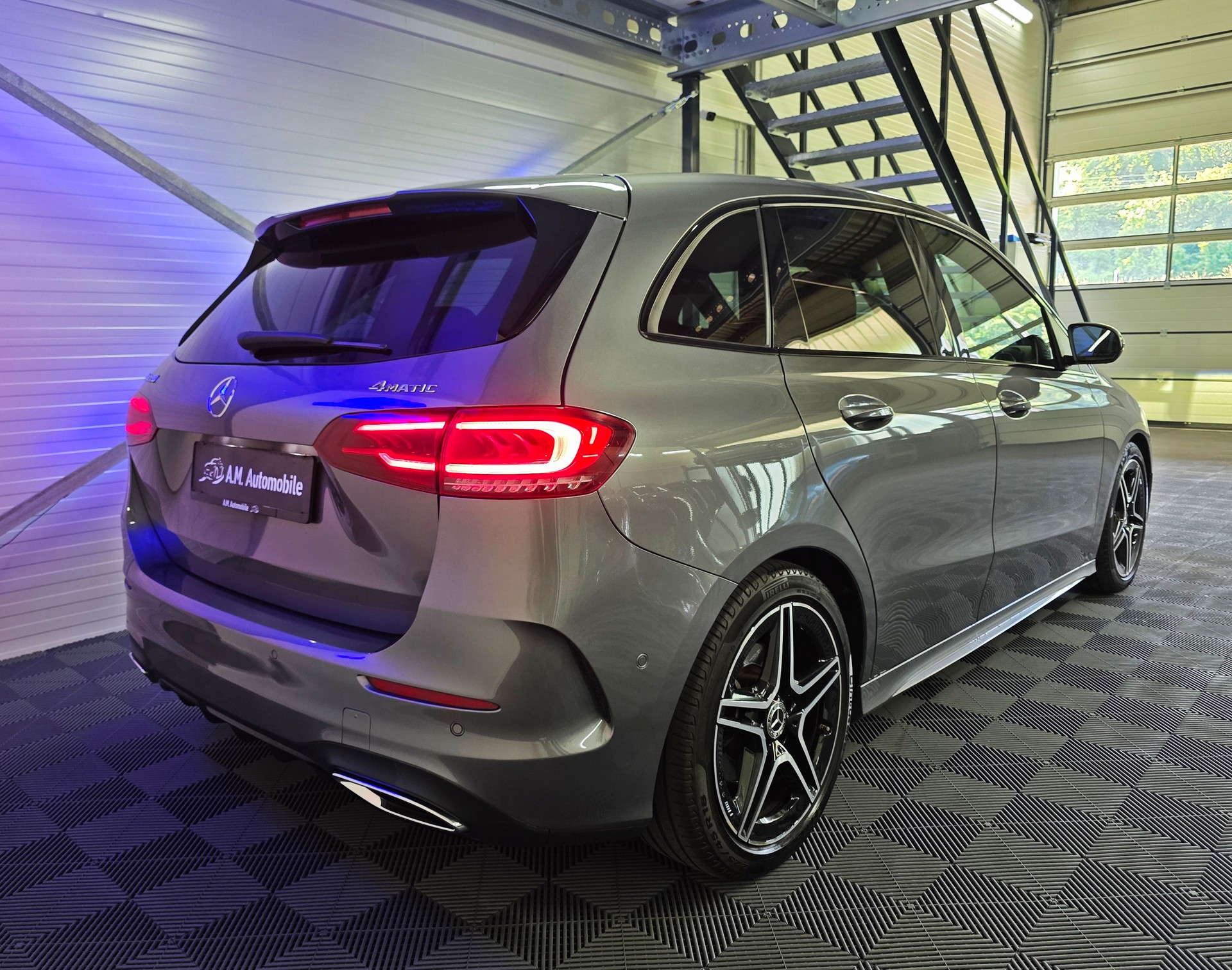 MERCEDES-BENZ B 220 4Matic AMG Line 7G-DCT-image-4