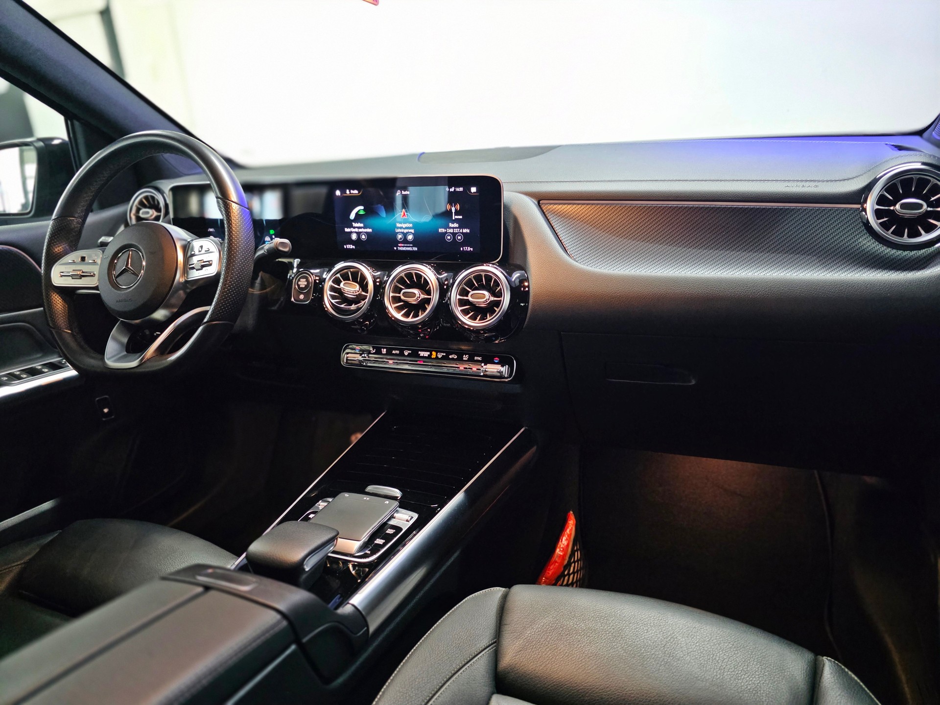 MERCEDES-BENZ B 220 4Matic AMG Line 7G-DCT-image-16