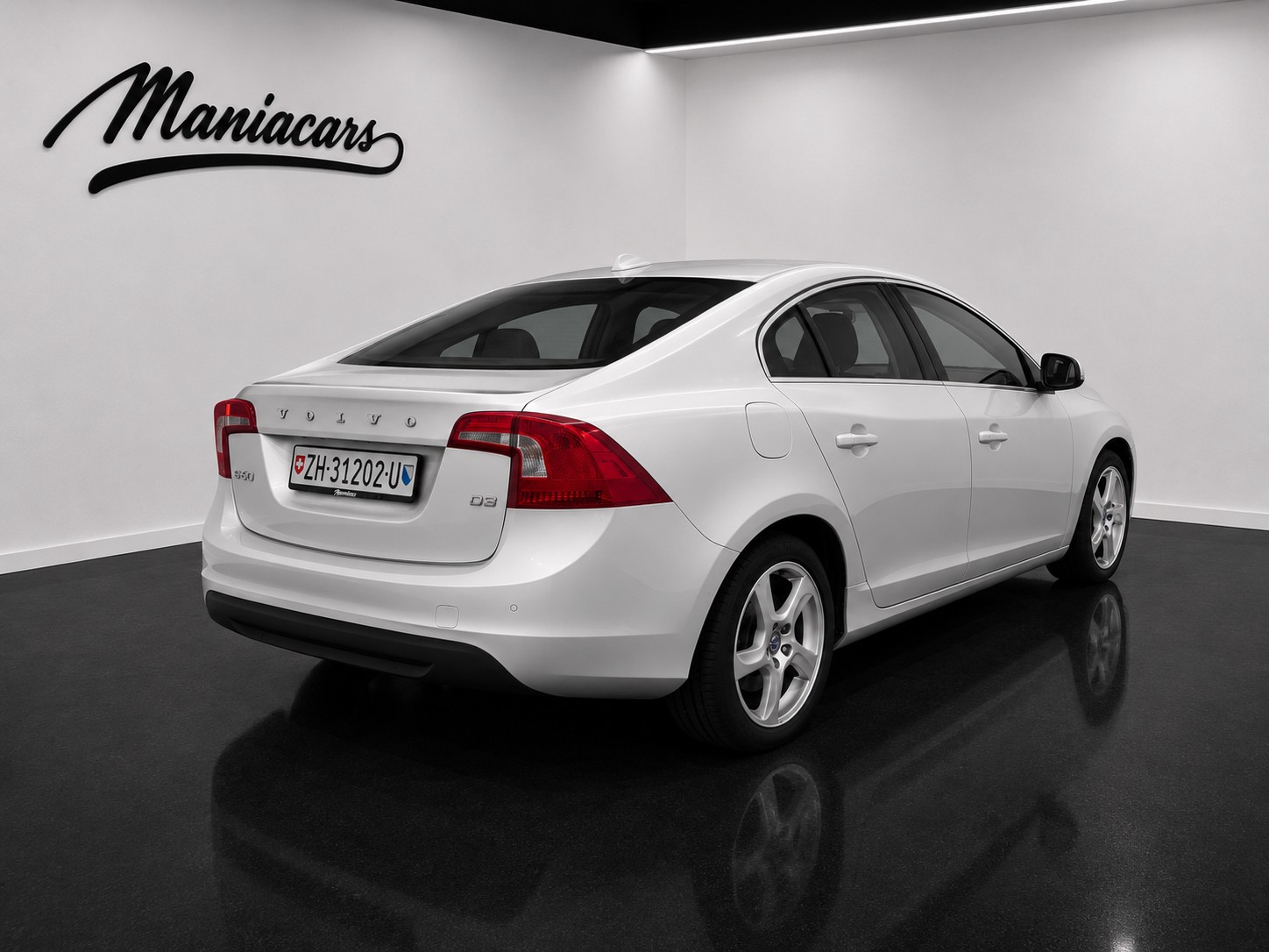VOLVO S60 D3 Momentum Geartronic-image-2