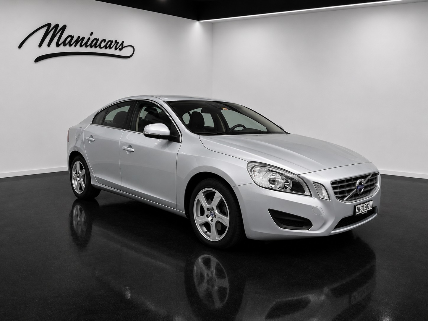 VOLVO S60 D3 Momentum Geartronic-image-0