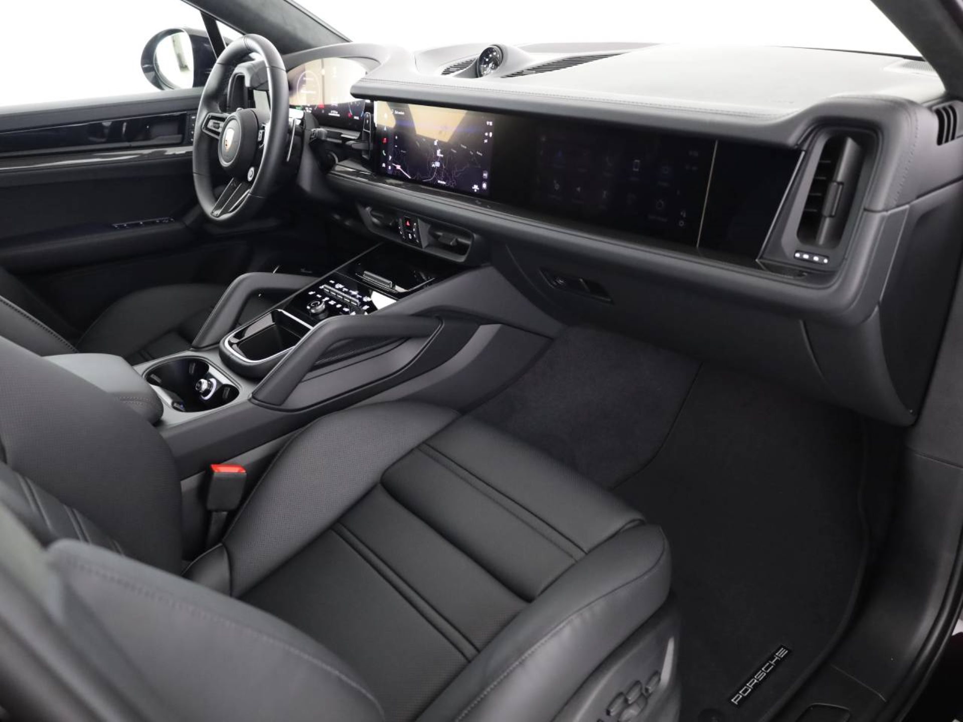 PORSCHE Cayenne GTS Coupé-image-10