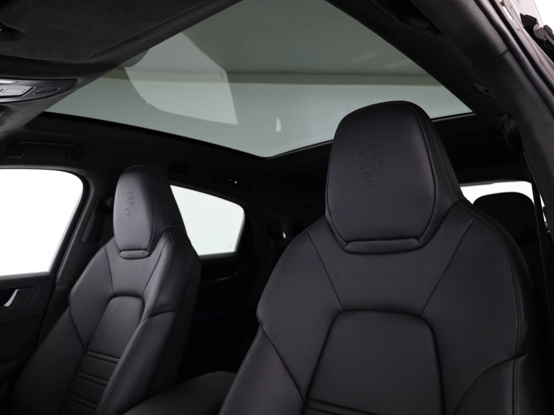 PORSCHE Cayenne GTS Coupé-image-16