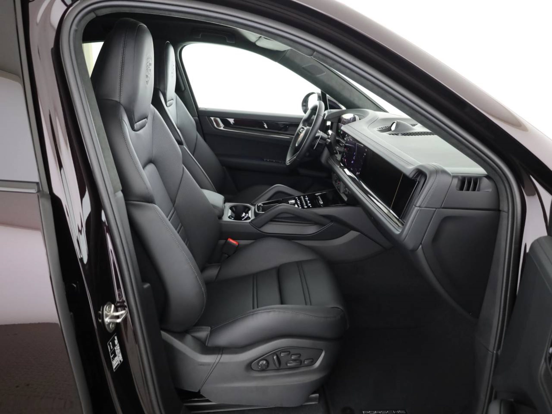 PORSCHE Cayenne GTS Coupé-image-11