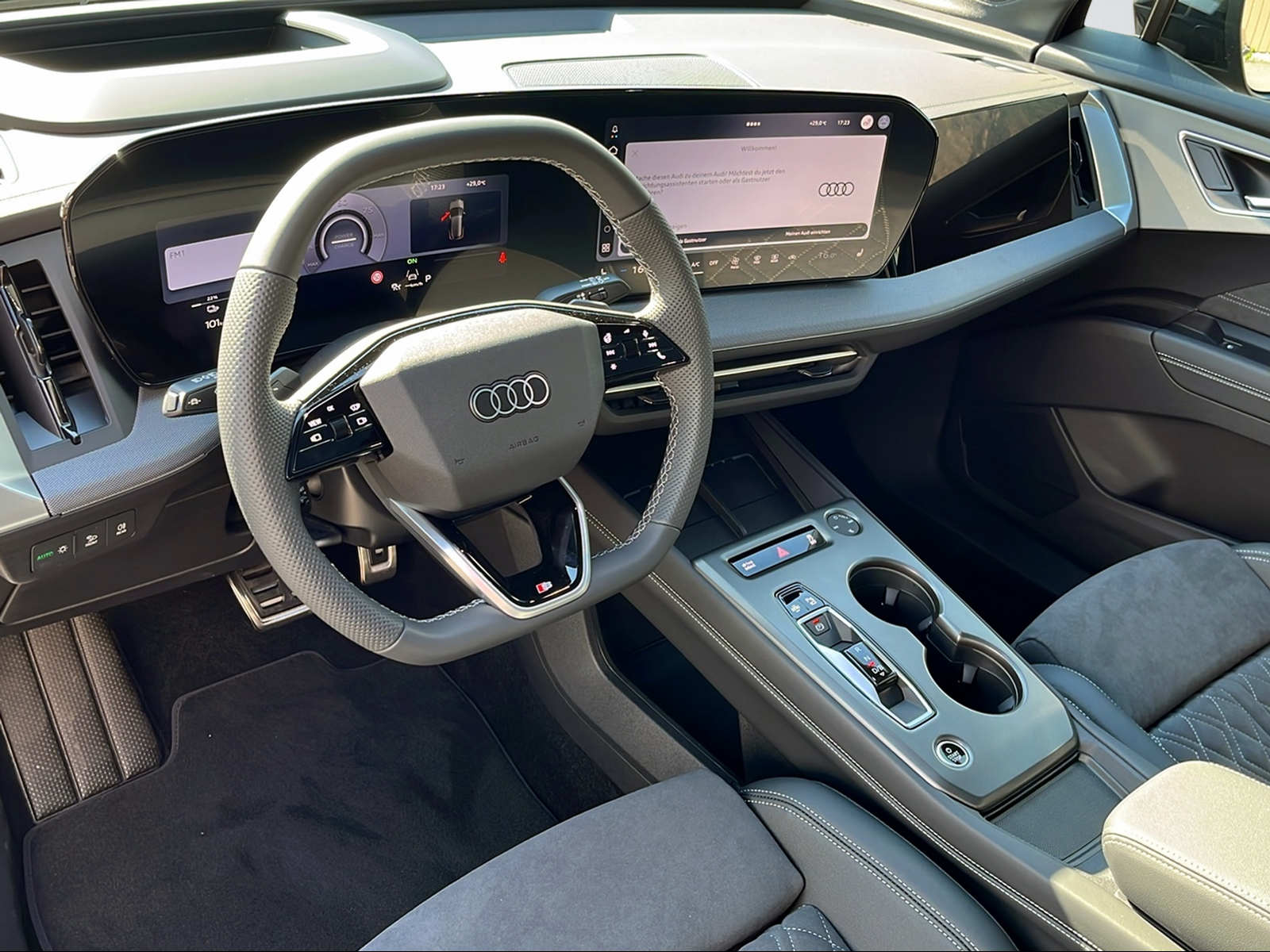 AUDI Q4 SUV e-tron 340PS/250kW quattro perform-image-10