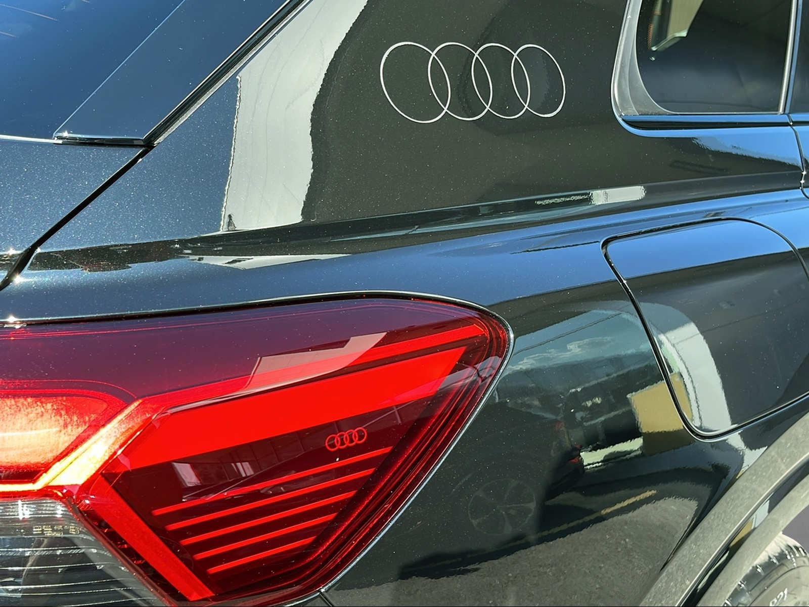 AUDI Q4 SUV e-tron 340PS/250kW quattro perform-image-12