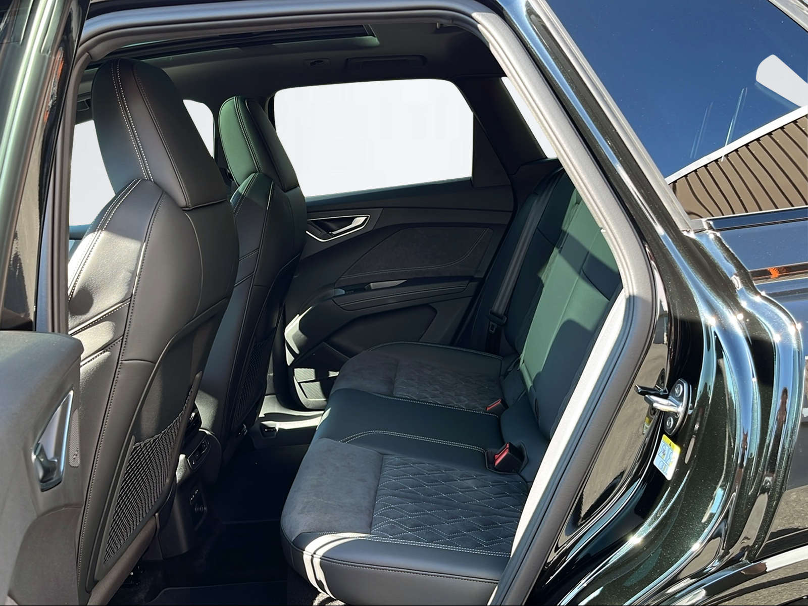 AUDI Q4 SUV e-tron 340PS/250kW quattro perform-image-8