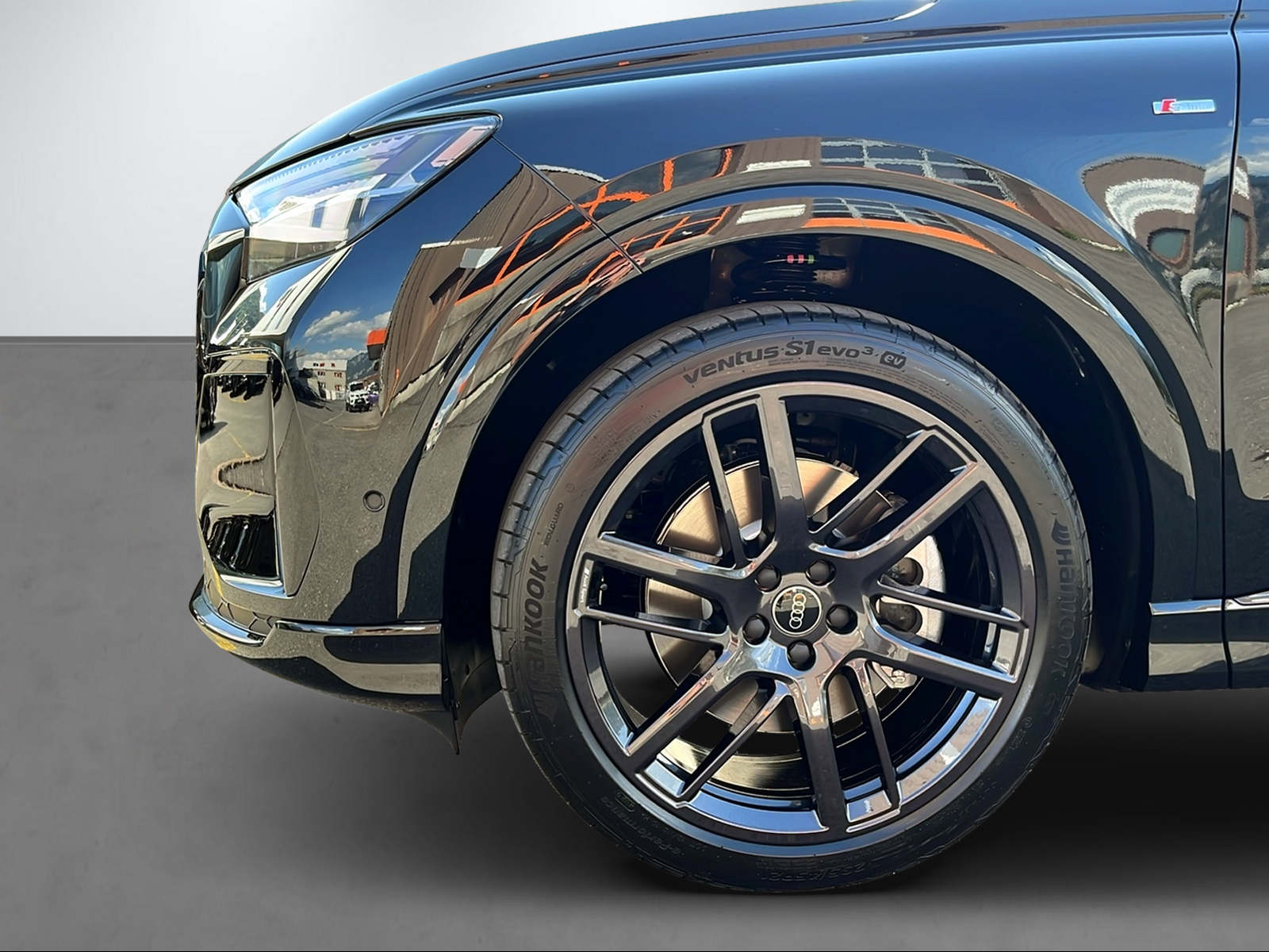 AUDI Q4 SUV e-tron 340PS/250kW quattro perform-image-4