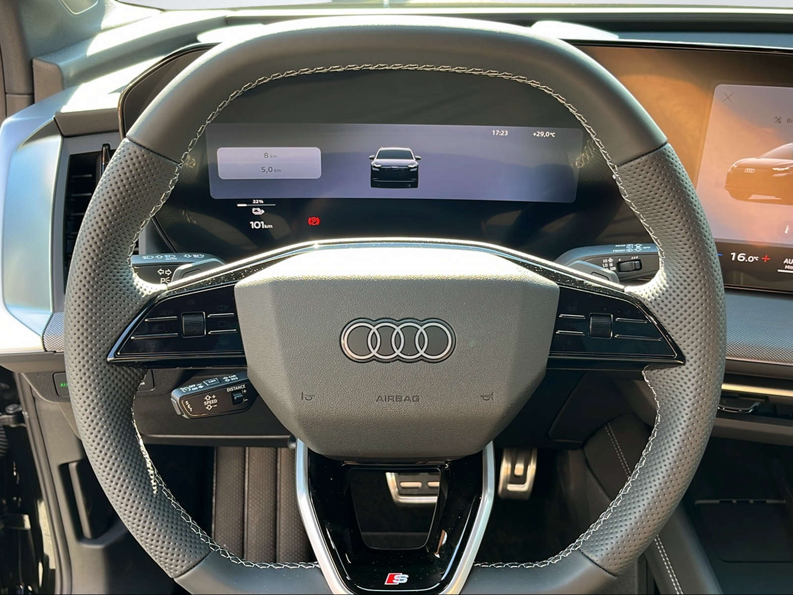 AUDI Q4 SUV e-tron 340PS/250kW quattro perform-image-11