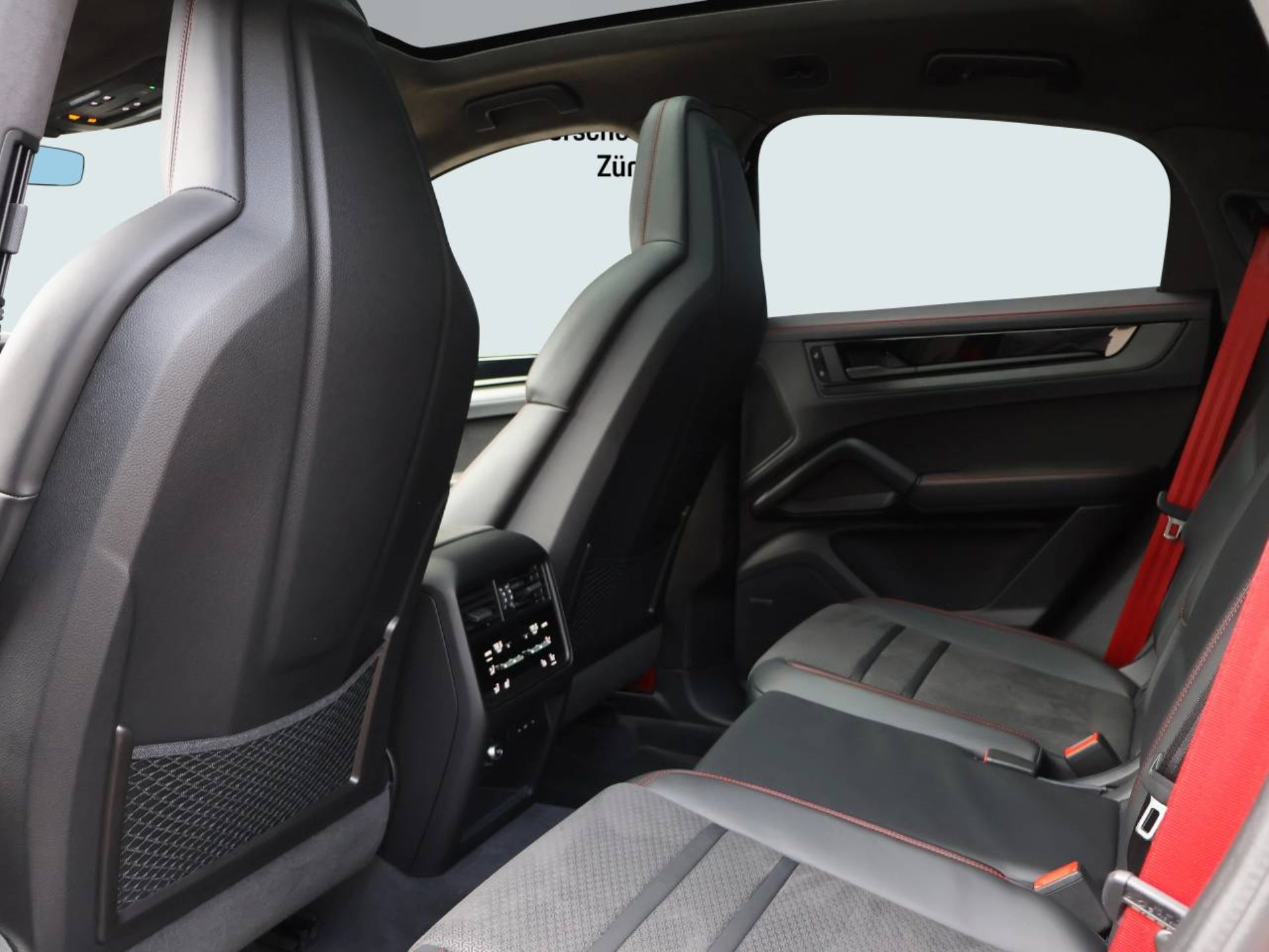 PORSCHE Cayenne GTS Coupé-image-13