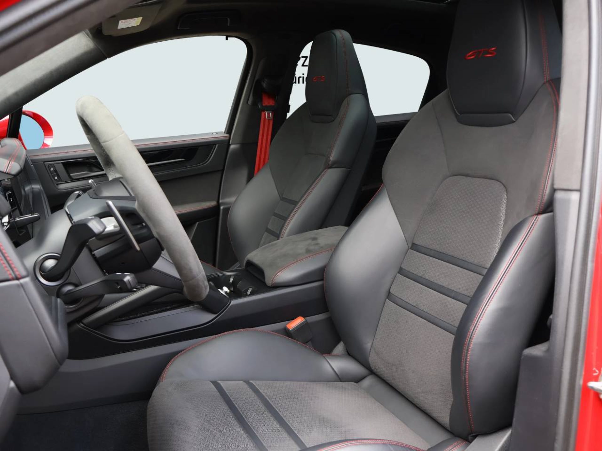 PORSCHE Cayenne GTS Coupé-image-4
