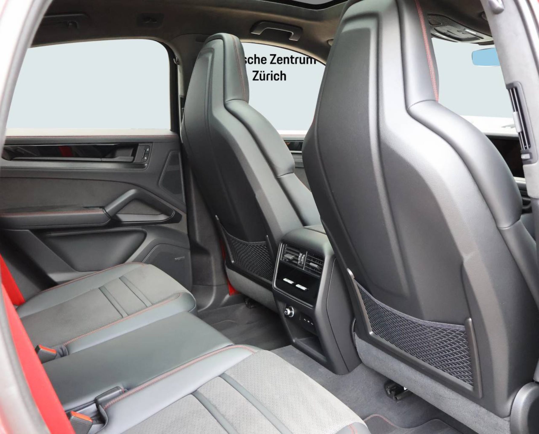 PORSCHE Cayenne GTS Coupé-image-14