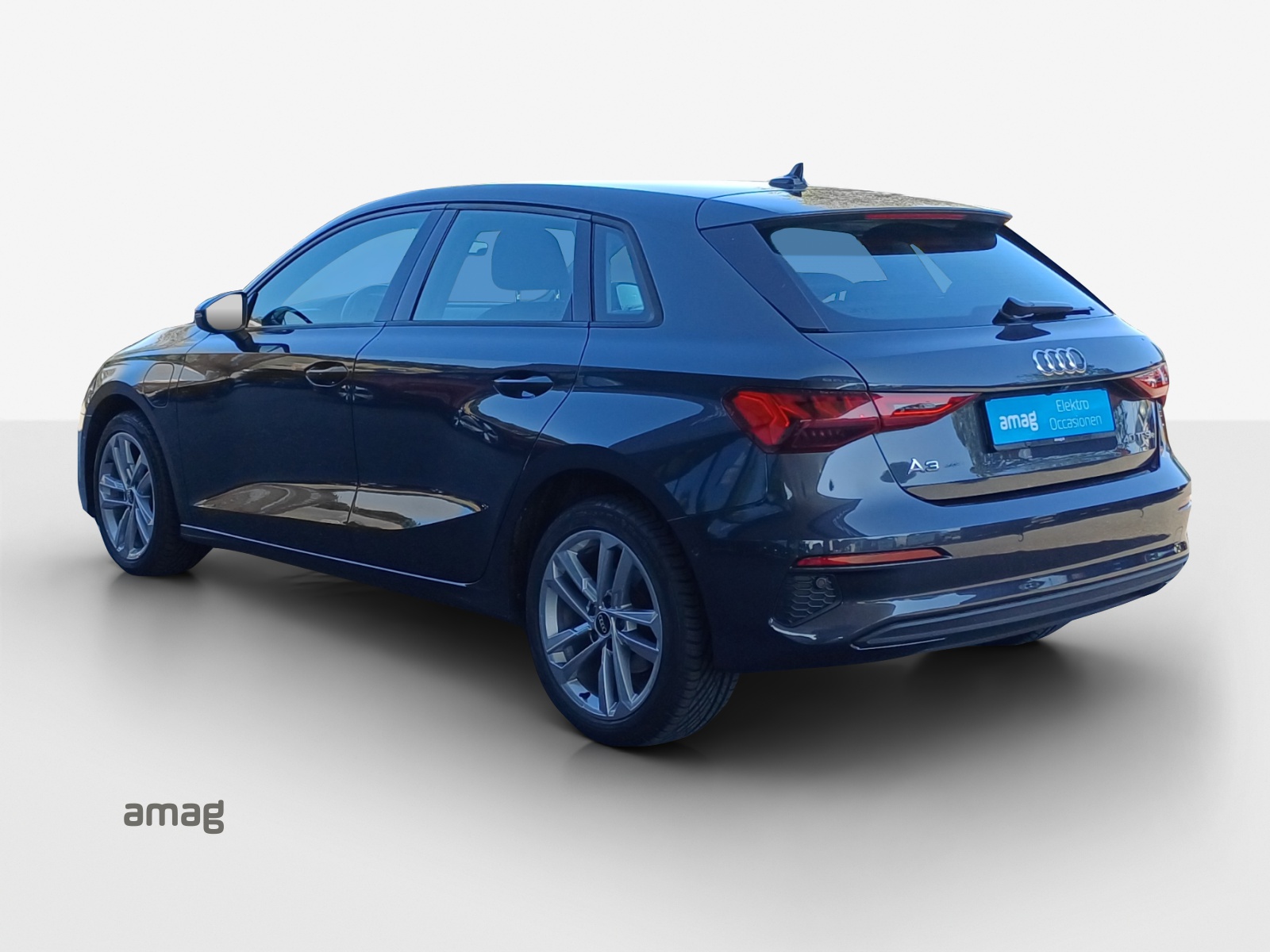 AUDI A3 Sportback 40 TFSI e Attraction S-tronic-image-2