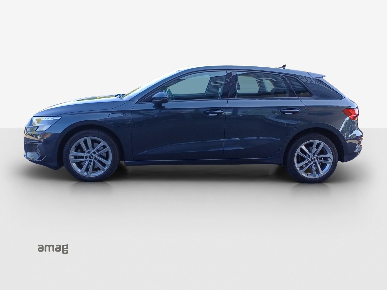 AUDI A3 Sportback 40 TFSI e Attraction S-tronic-image-1
